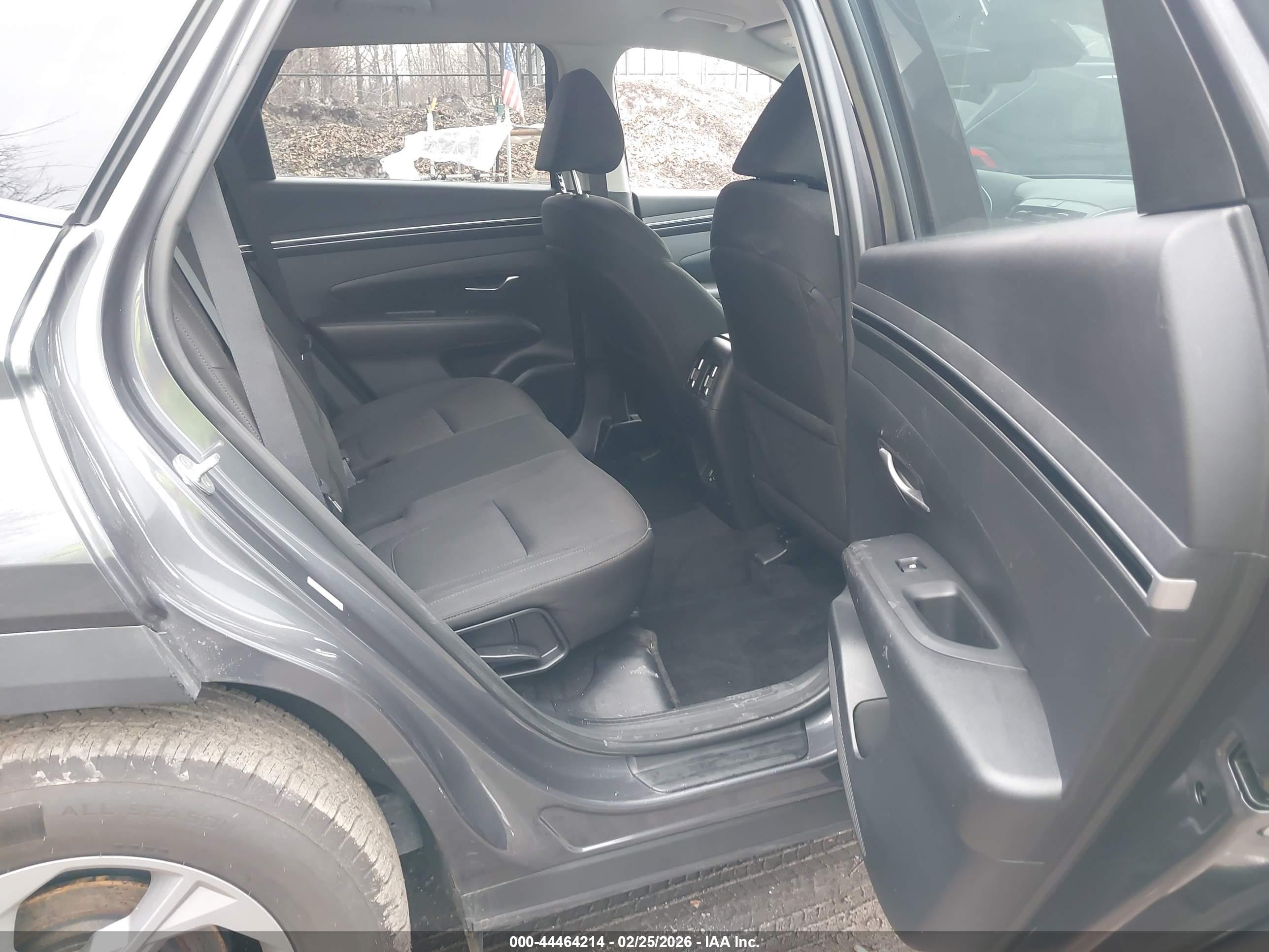 HYUNDAI TUCSON image 8
