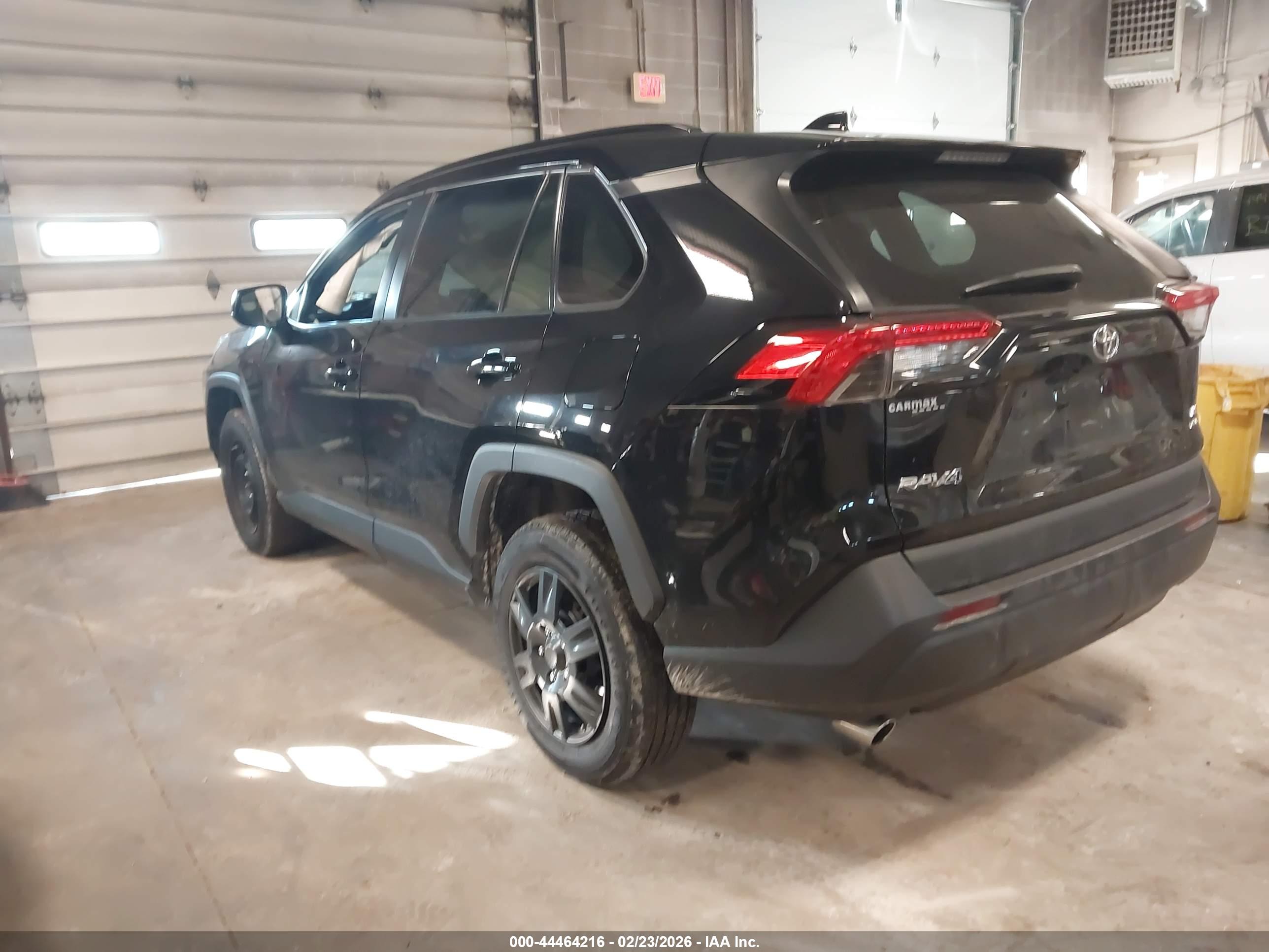 TOYOTA RAV4 image 3