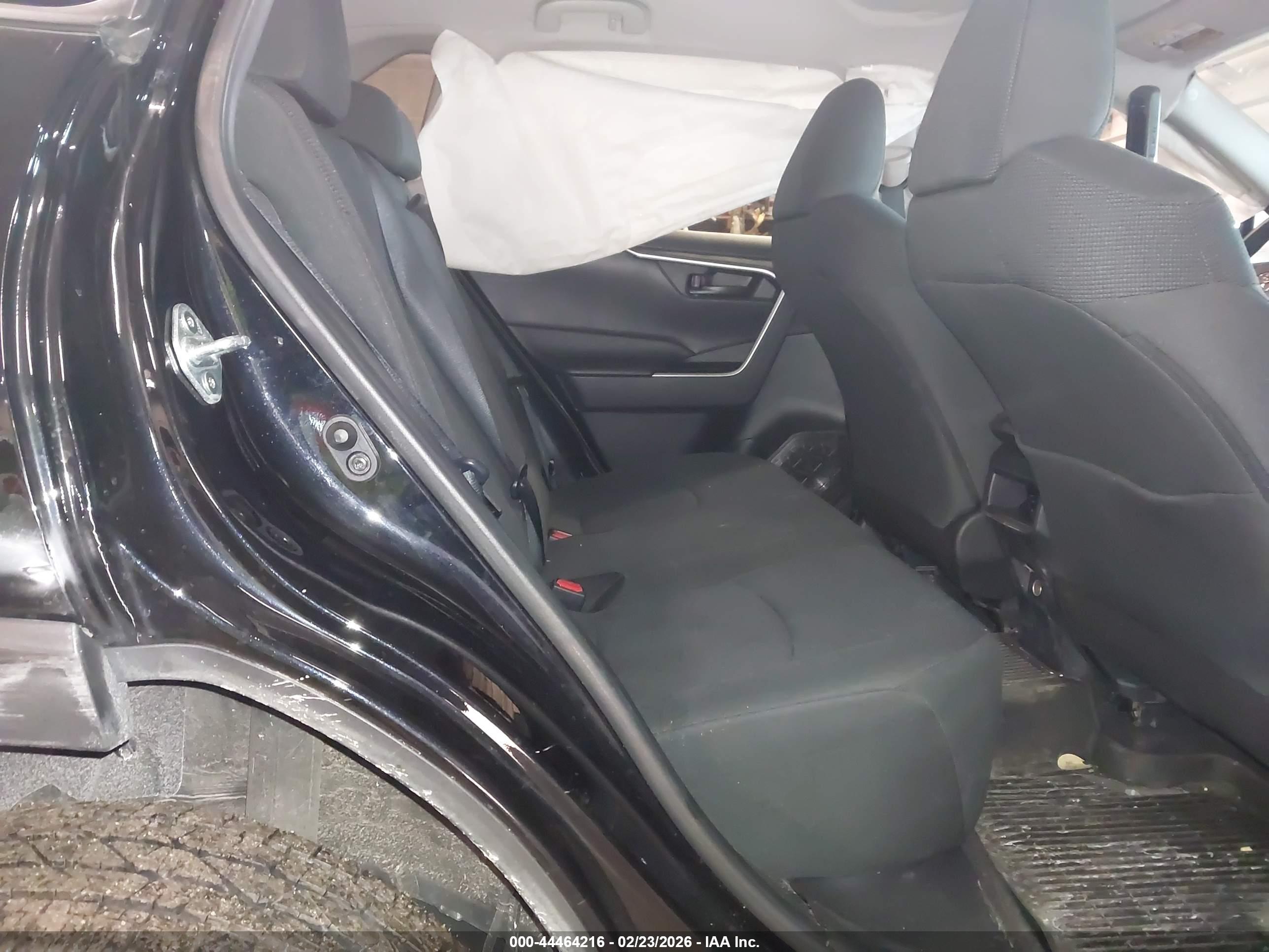 TOYOTA RAV4 image 8