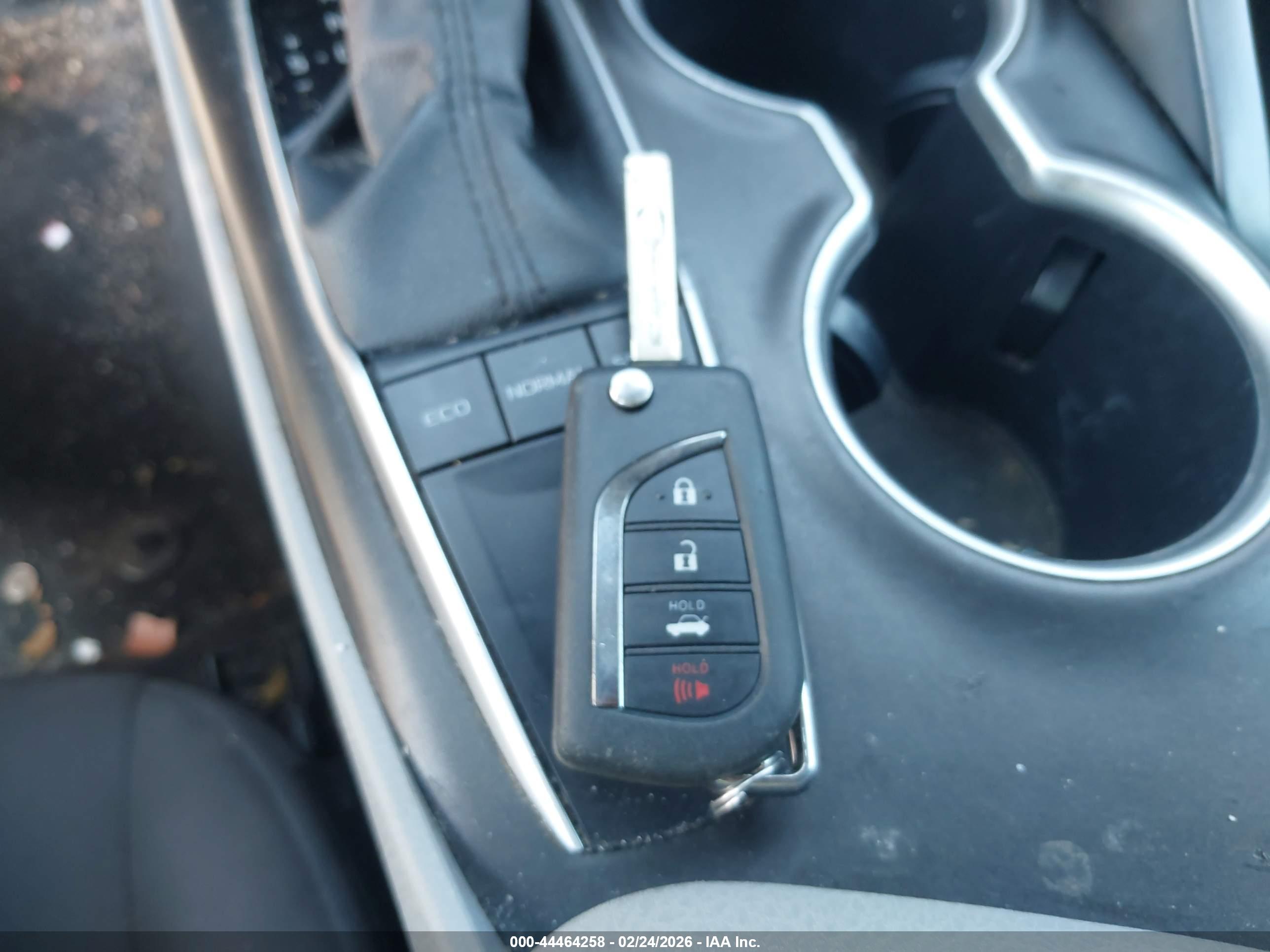TOYOTA CAMRY image 11