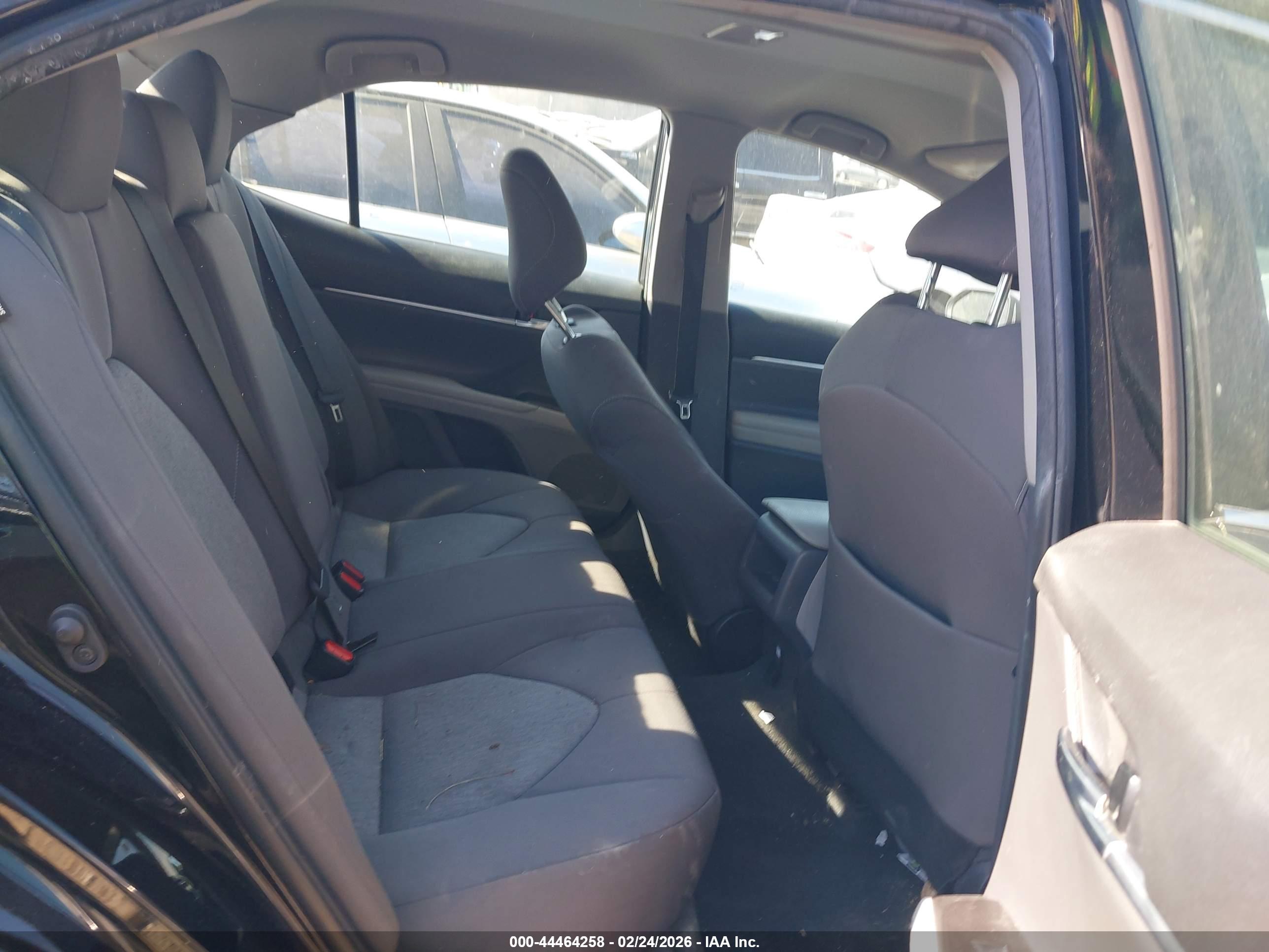 TOYOTA CAMRY image 8