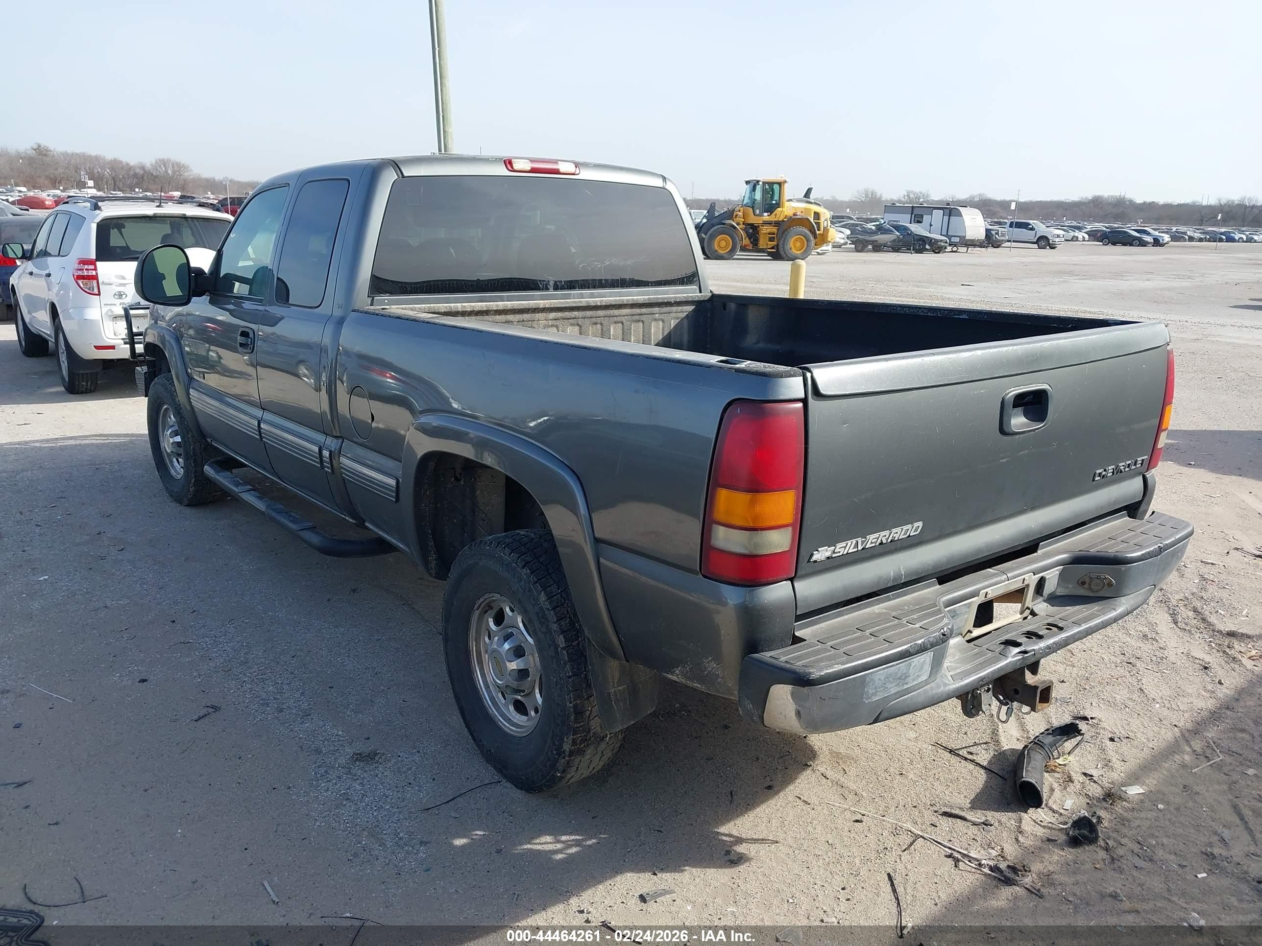 CHEVROLET SILVERADO image 3