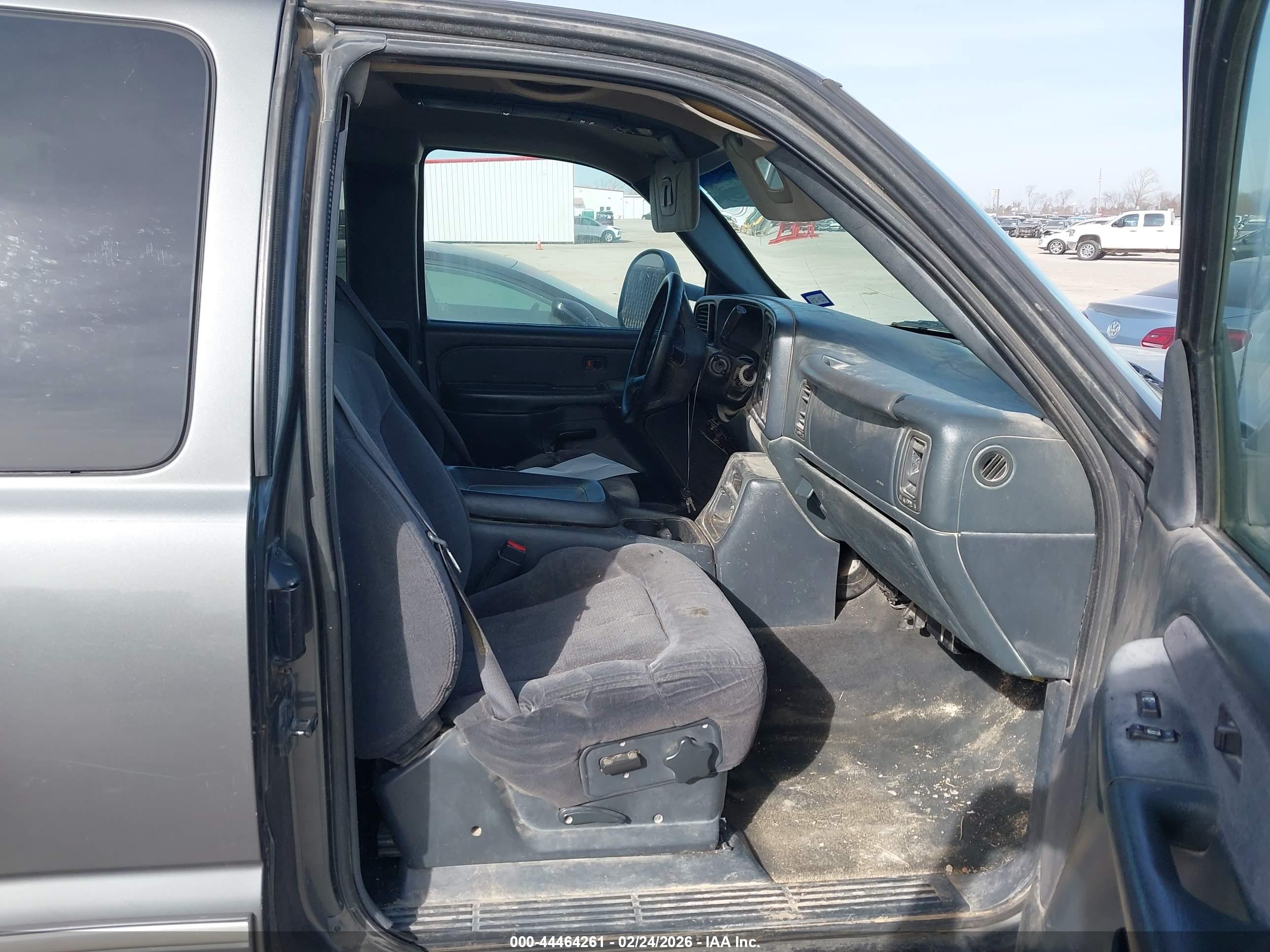 CHEVROLET SILVERADO image 5