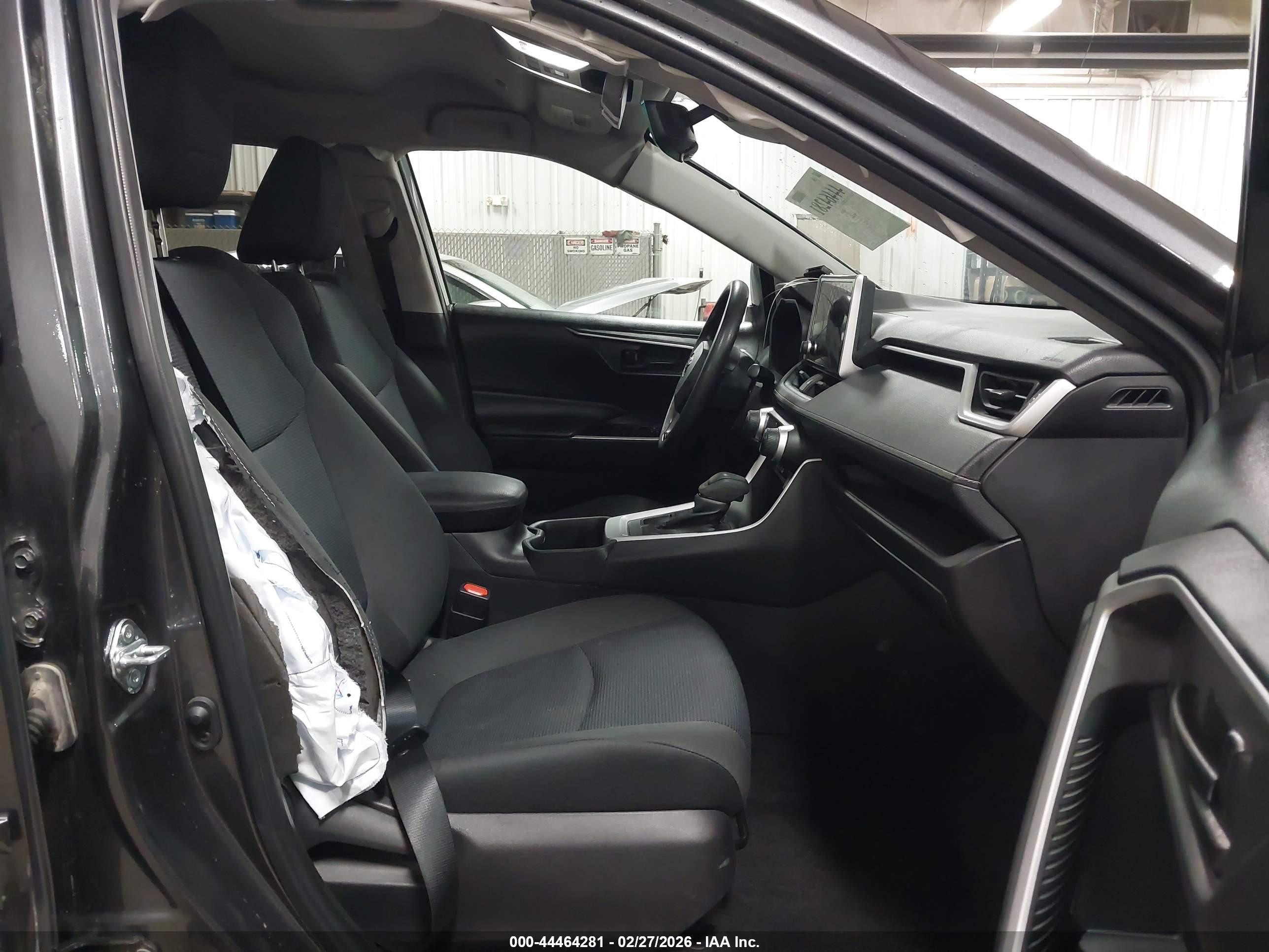 TOYOTA RAV4 image 5