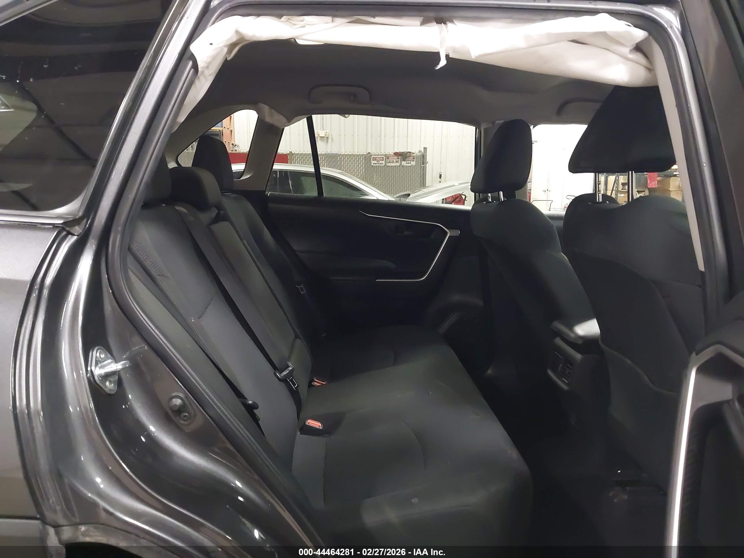 TOYOTA RAV4 image 8