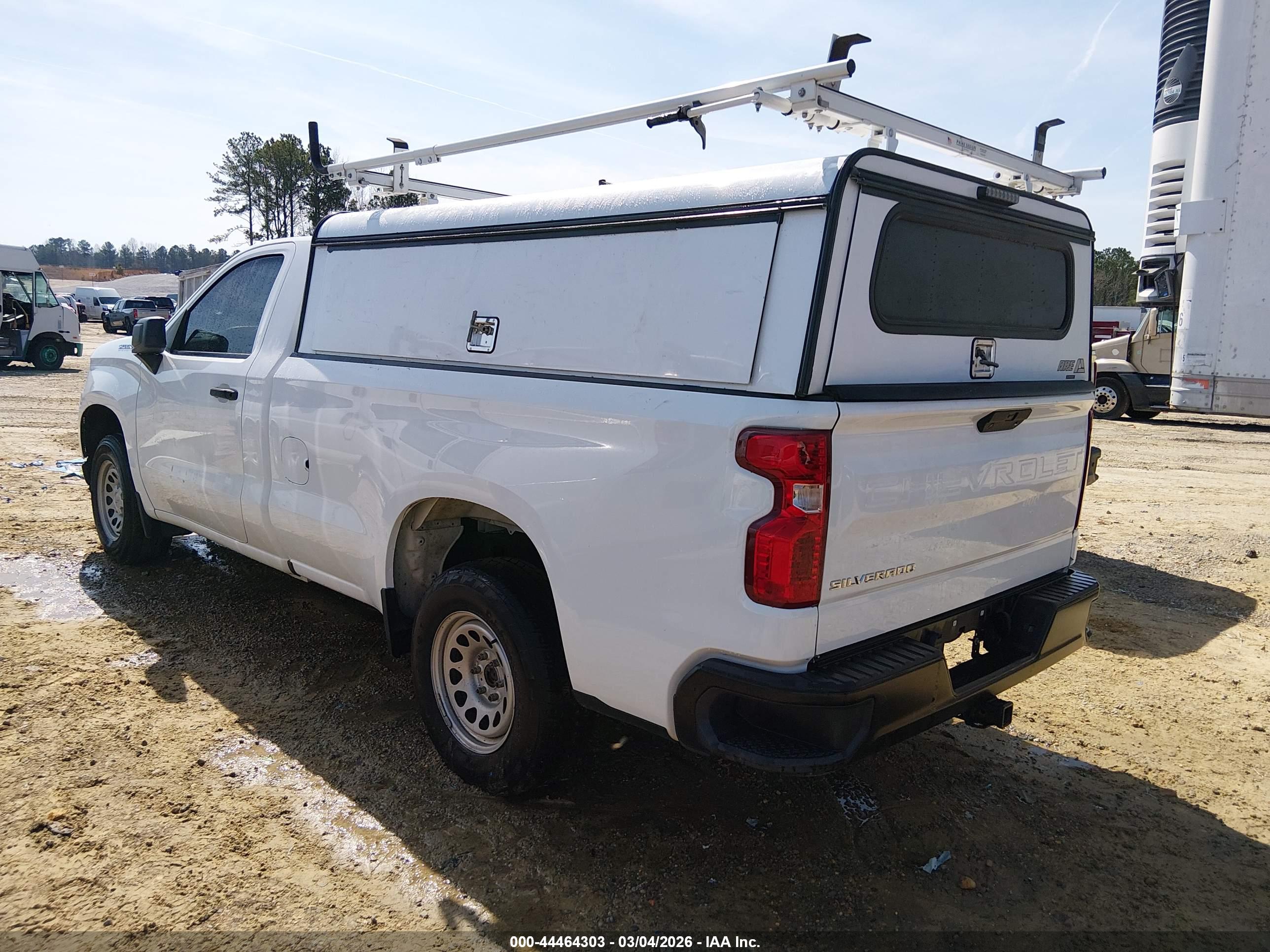 CHEVROLET SILVERADO image 3