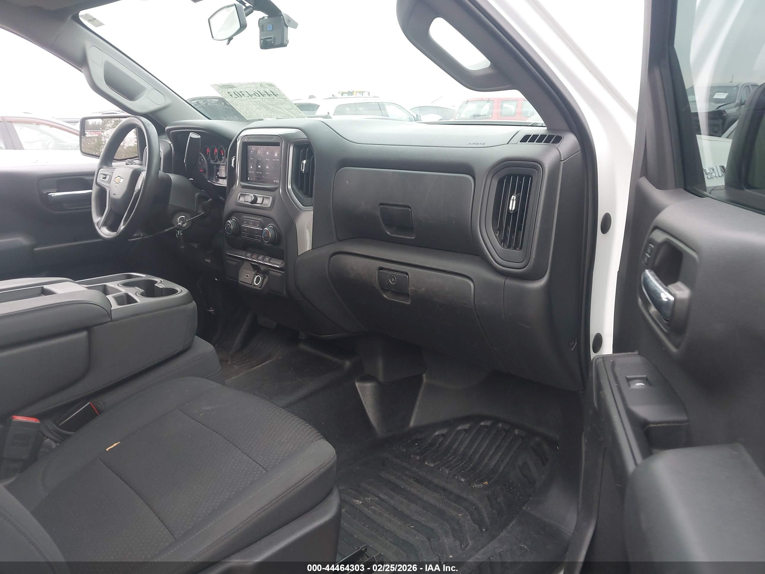 CHEVROLET SILVERADO image 5