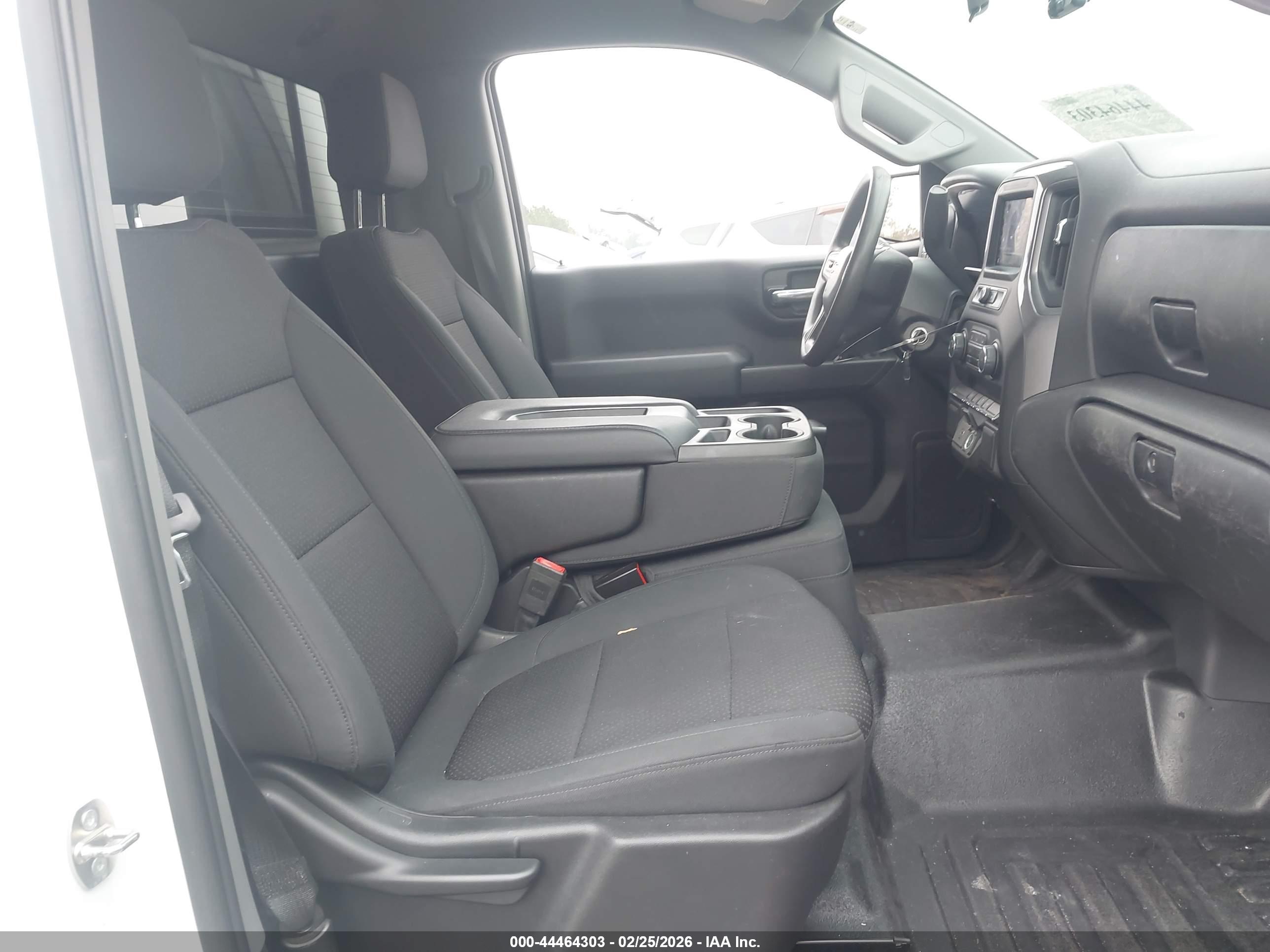 CHEVROLET SILVERADO image 8