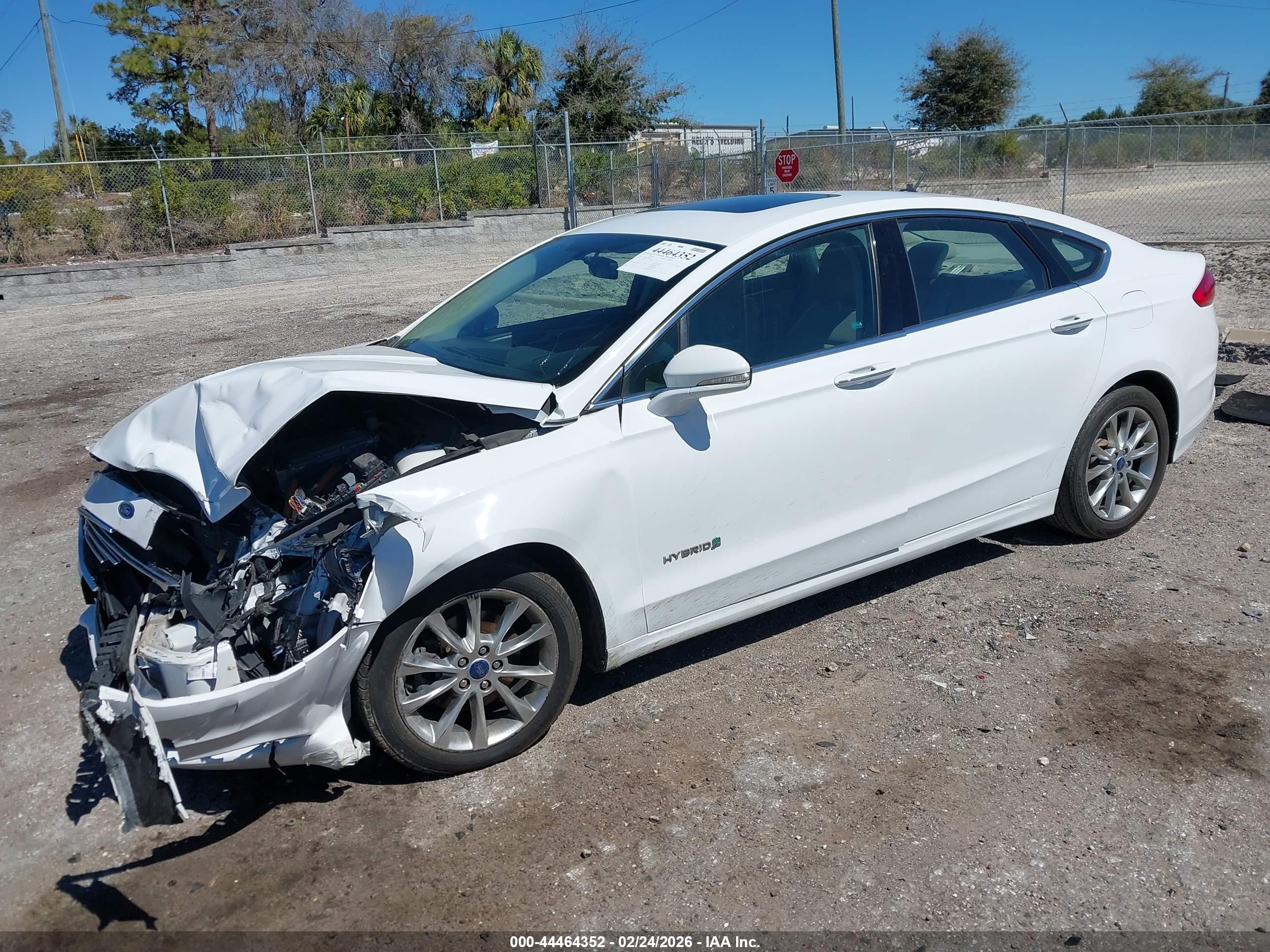 FORD FUSION image 2