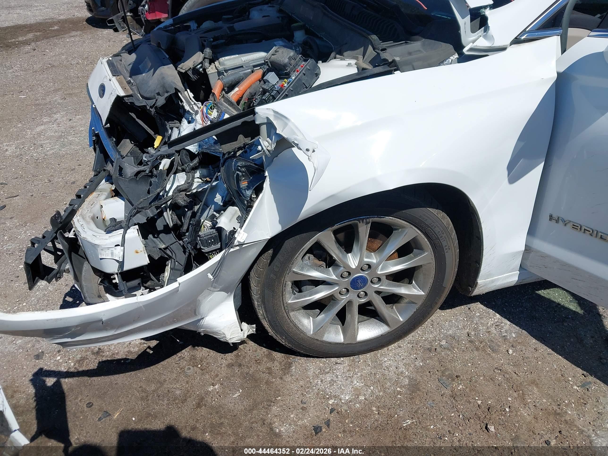 FORD FUSION image 6