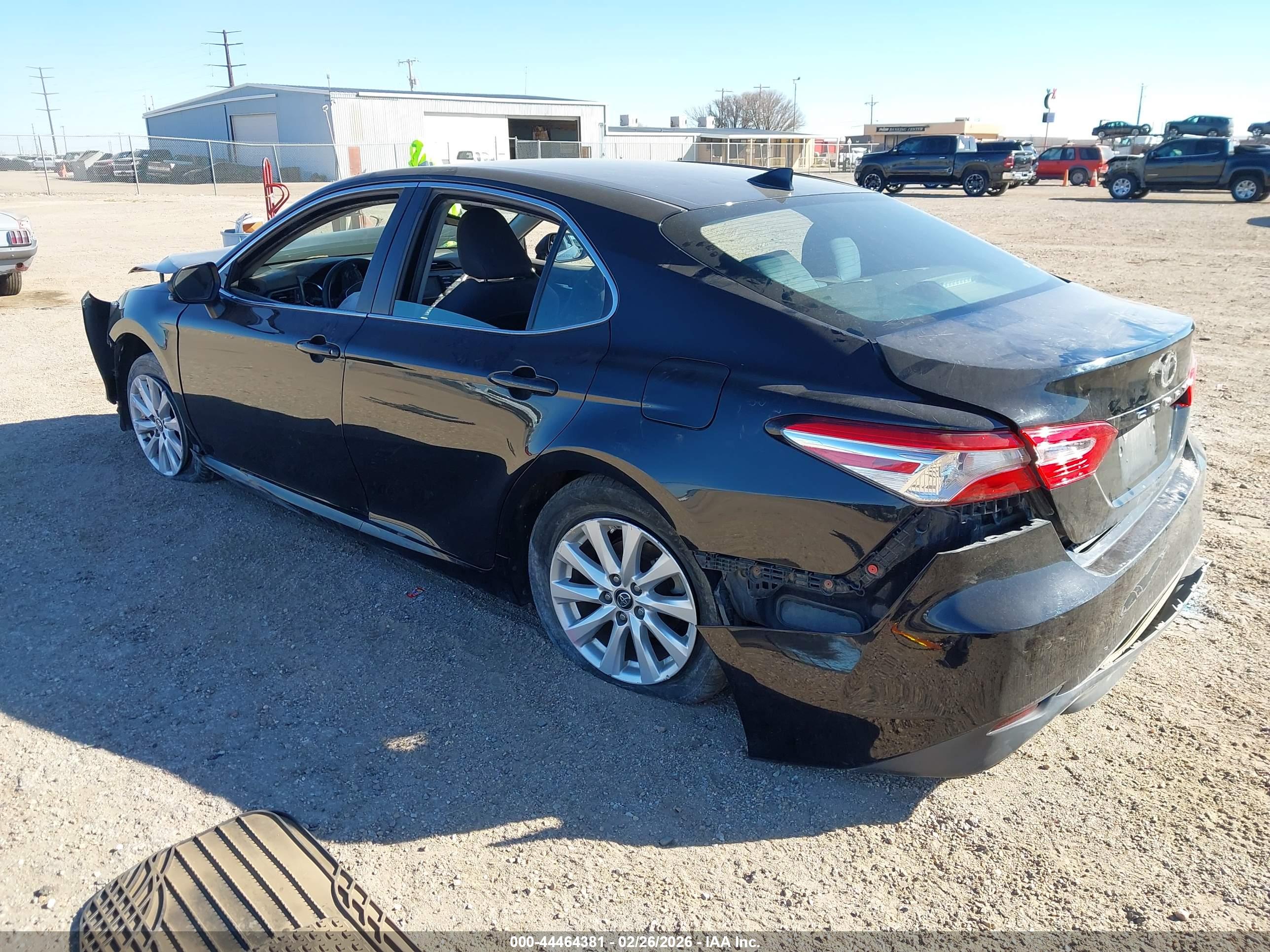 TOYOTA CAMRY image 3