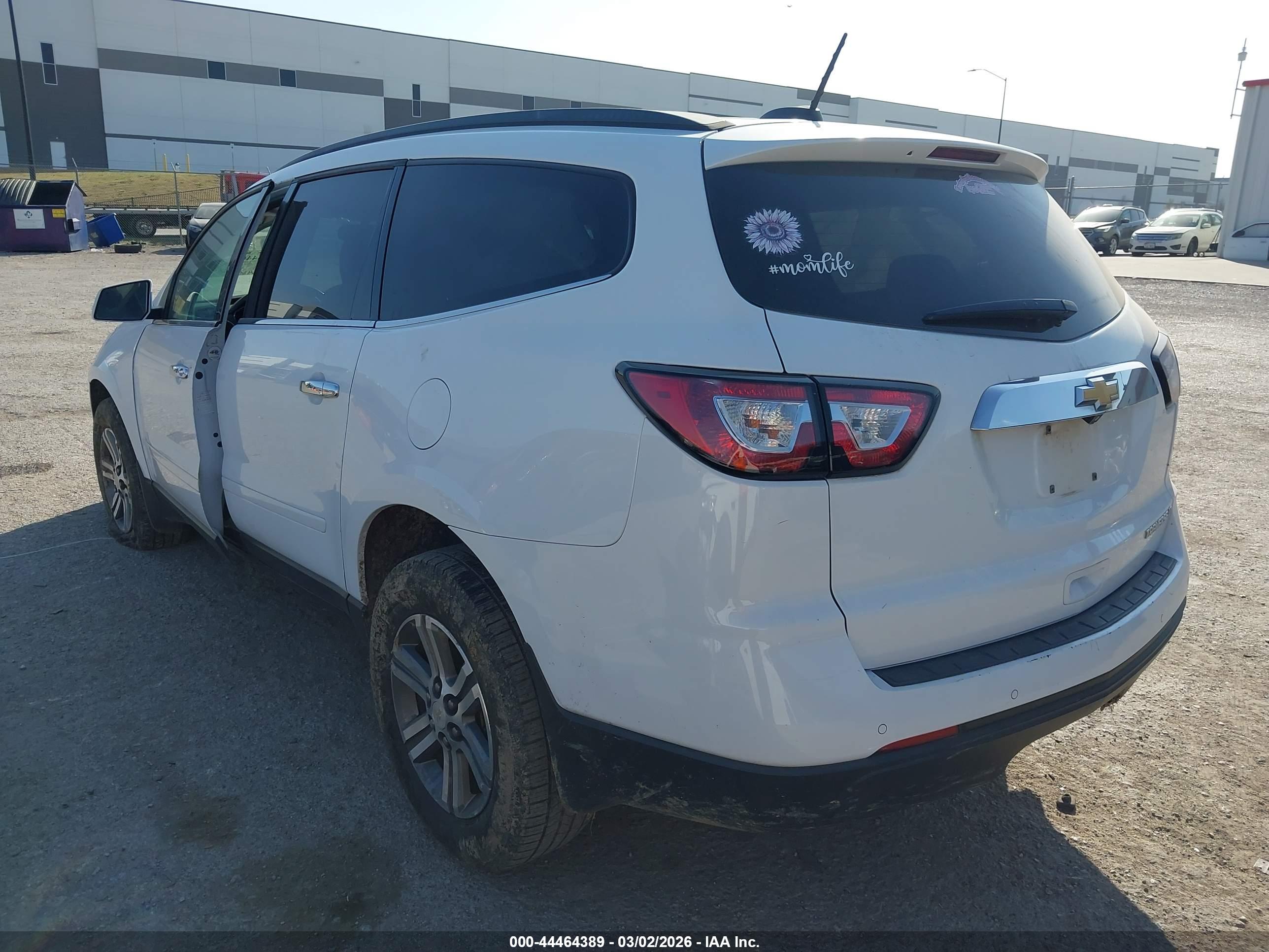 CHEVROLET TRAVERSE image 3