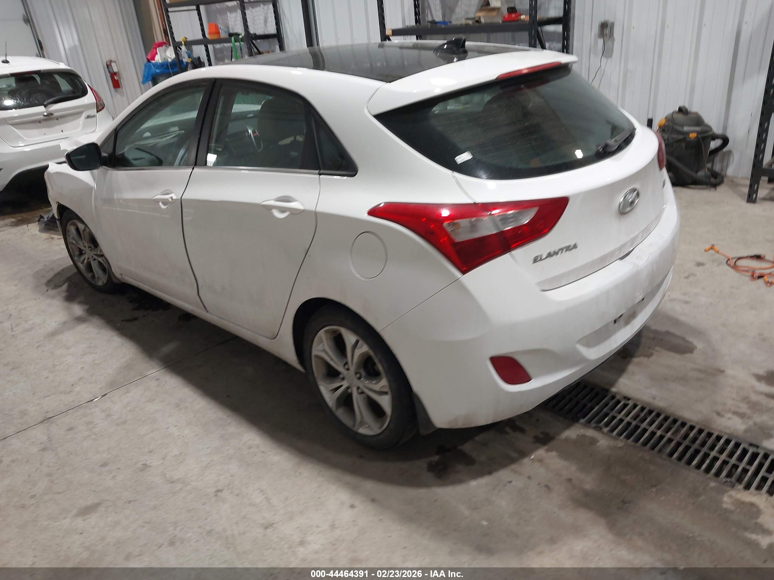 HYUNDAI ELANTRA image 3