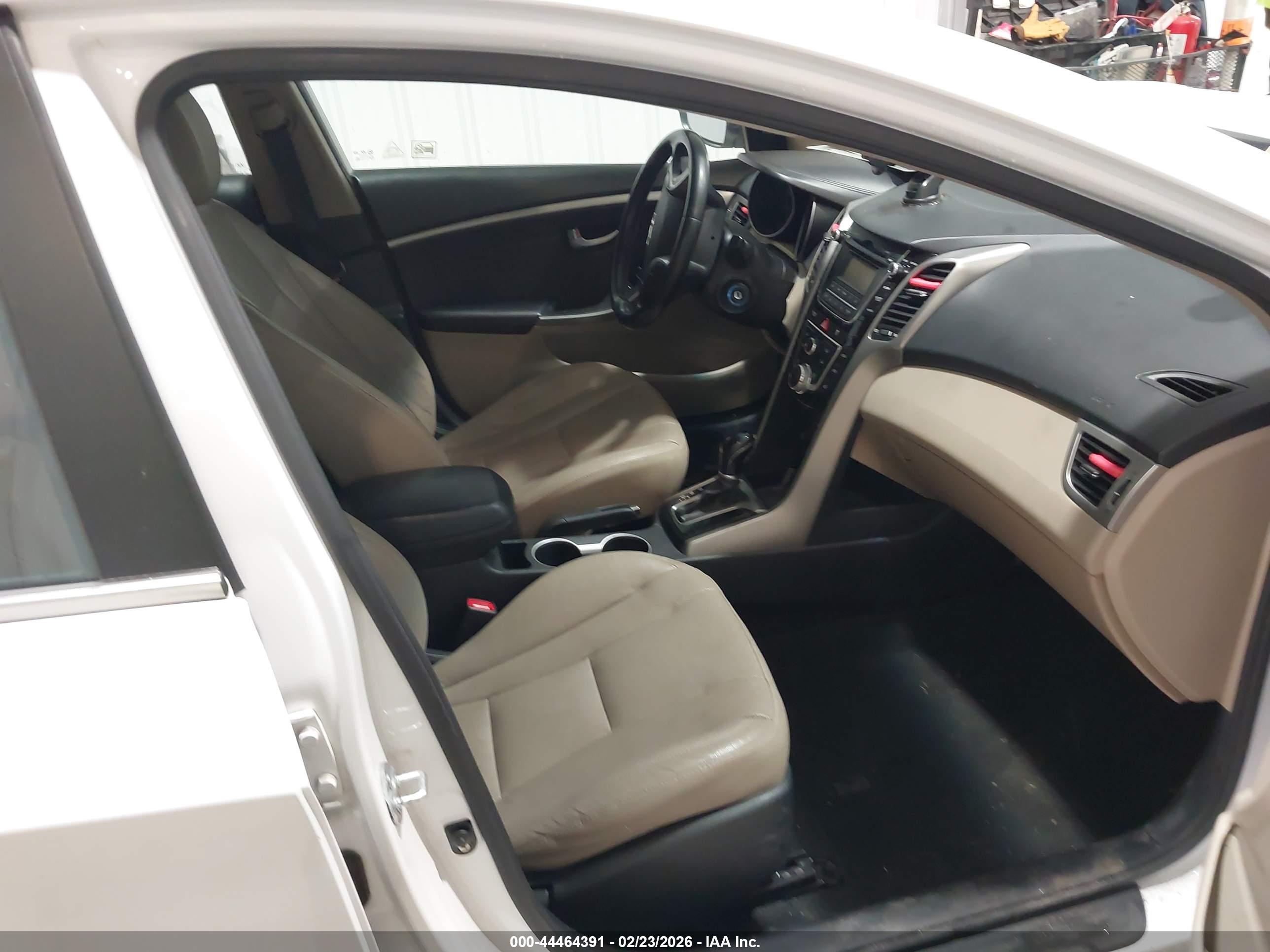 HYUNDAI ELANTRA image 5