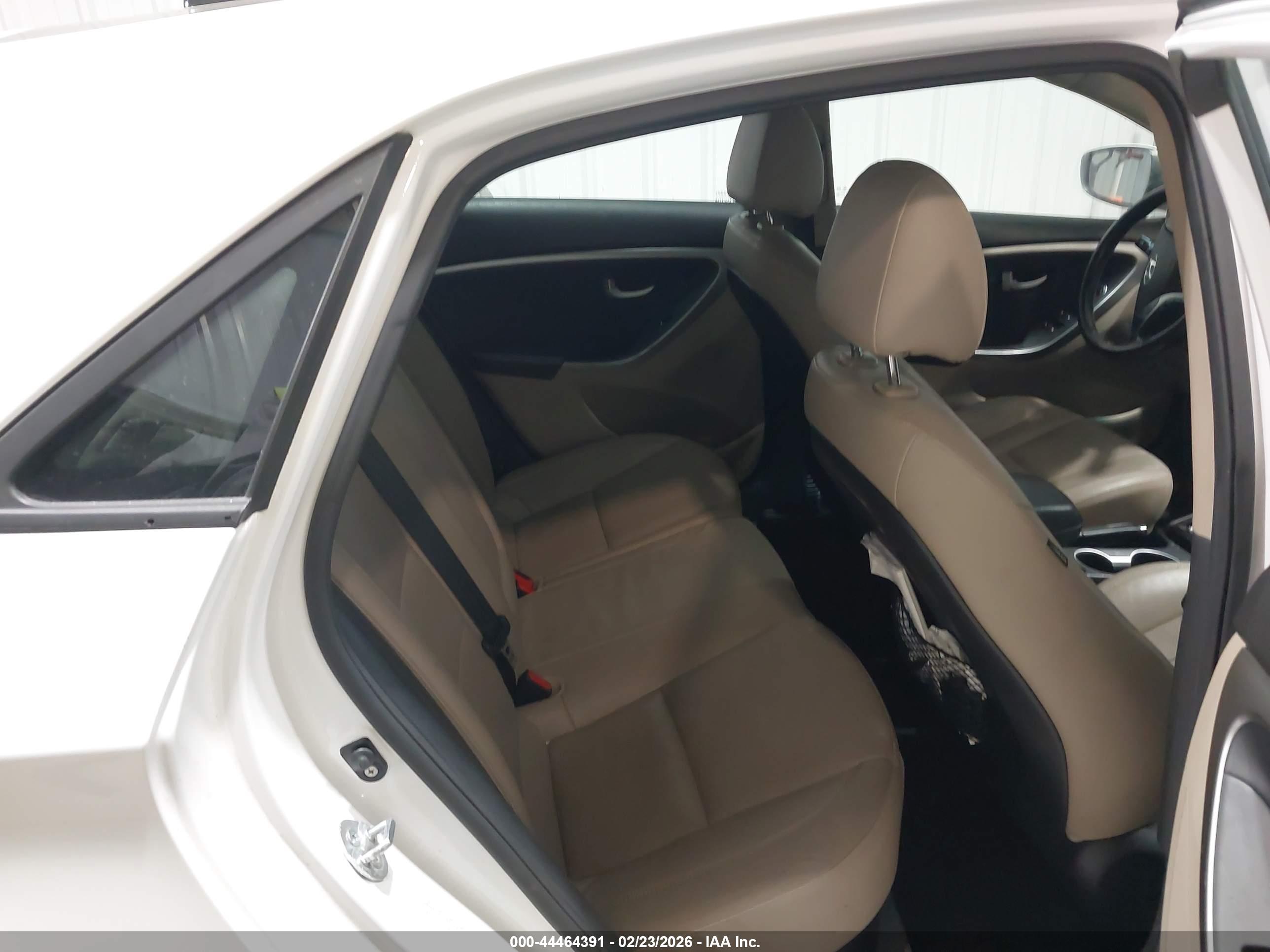 HYUNDAI ELANTRA image 8