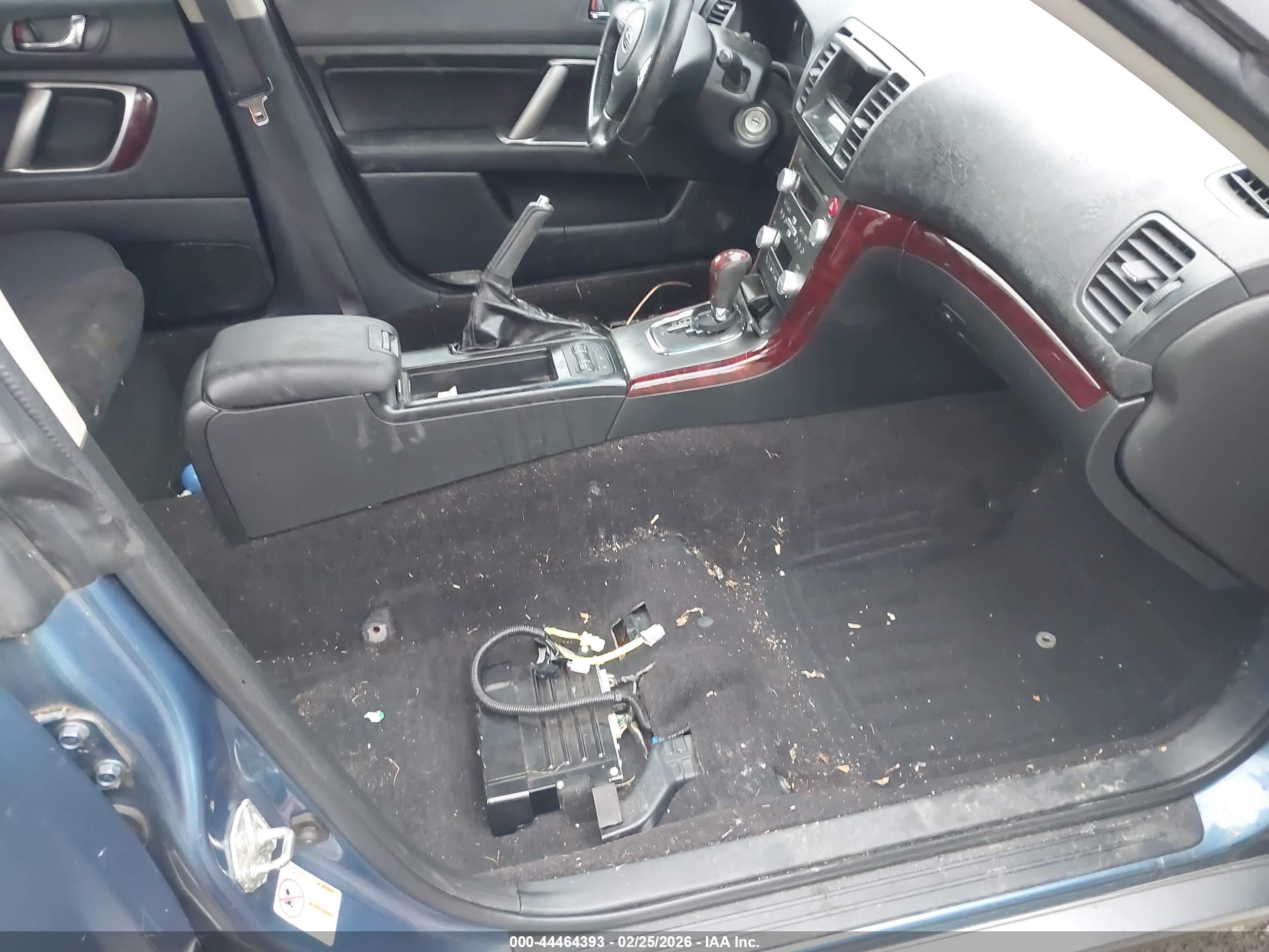 SUBARU OUTBACK image 5