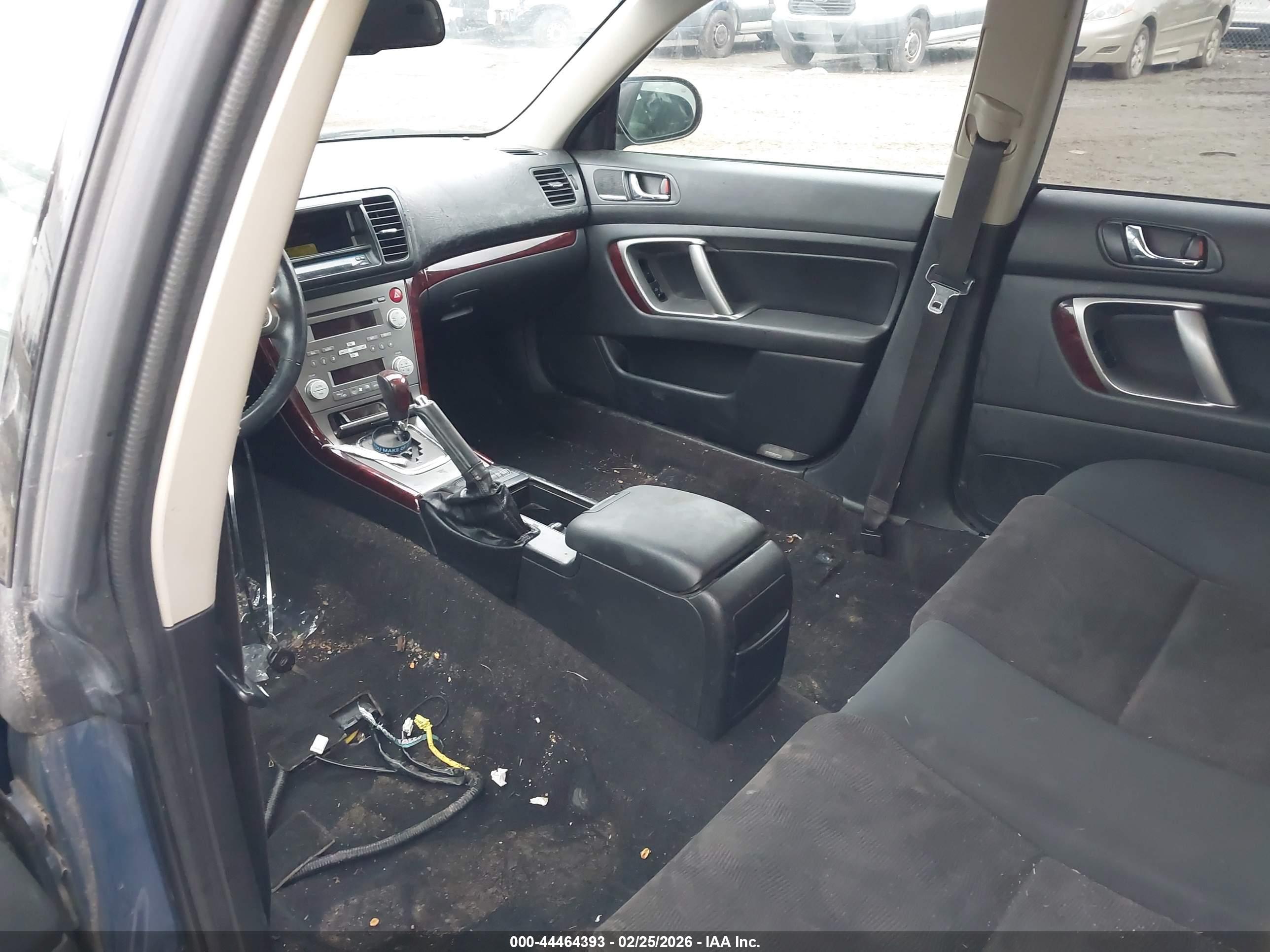 SUBARU OUTBACK image 6