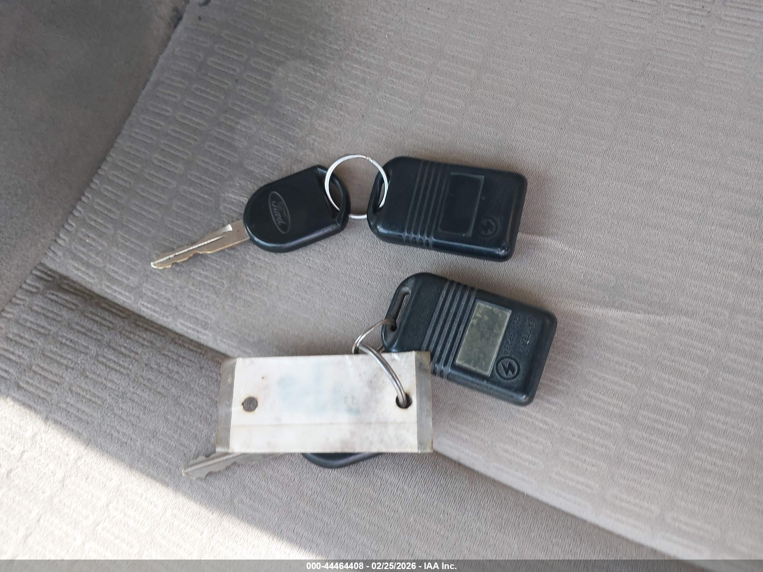 FORD FUSION image 11