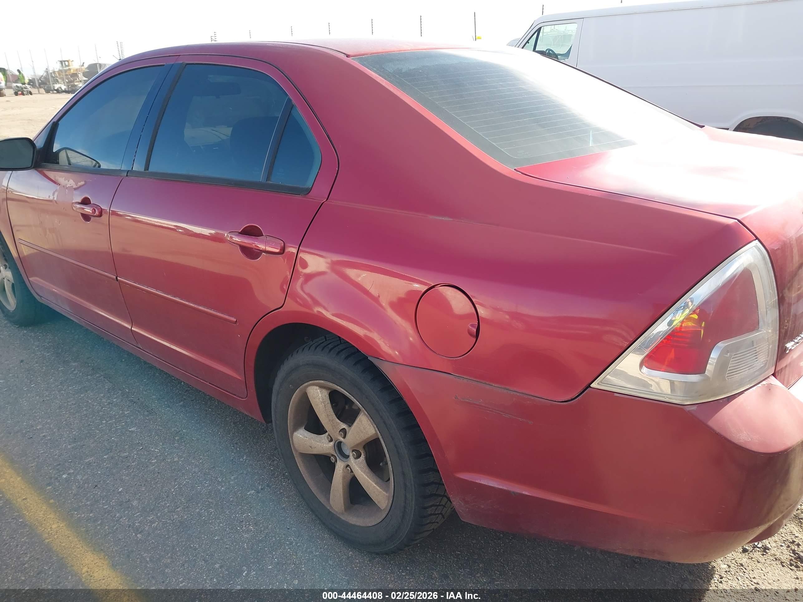 FORD FUSION image 6