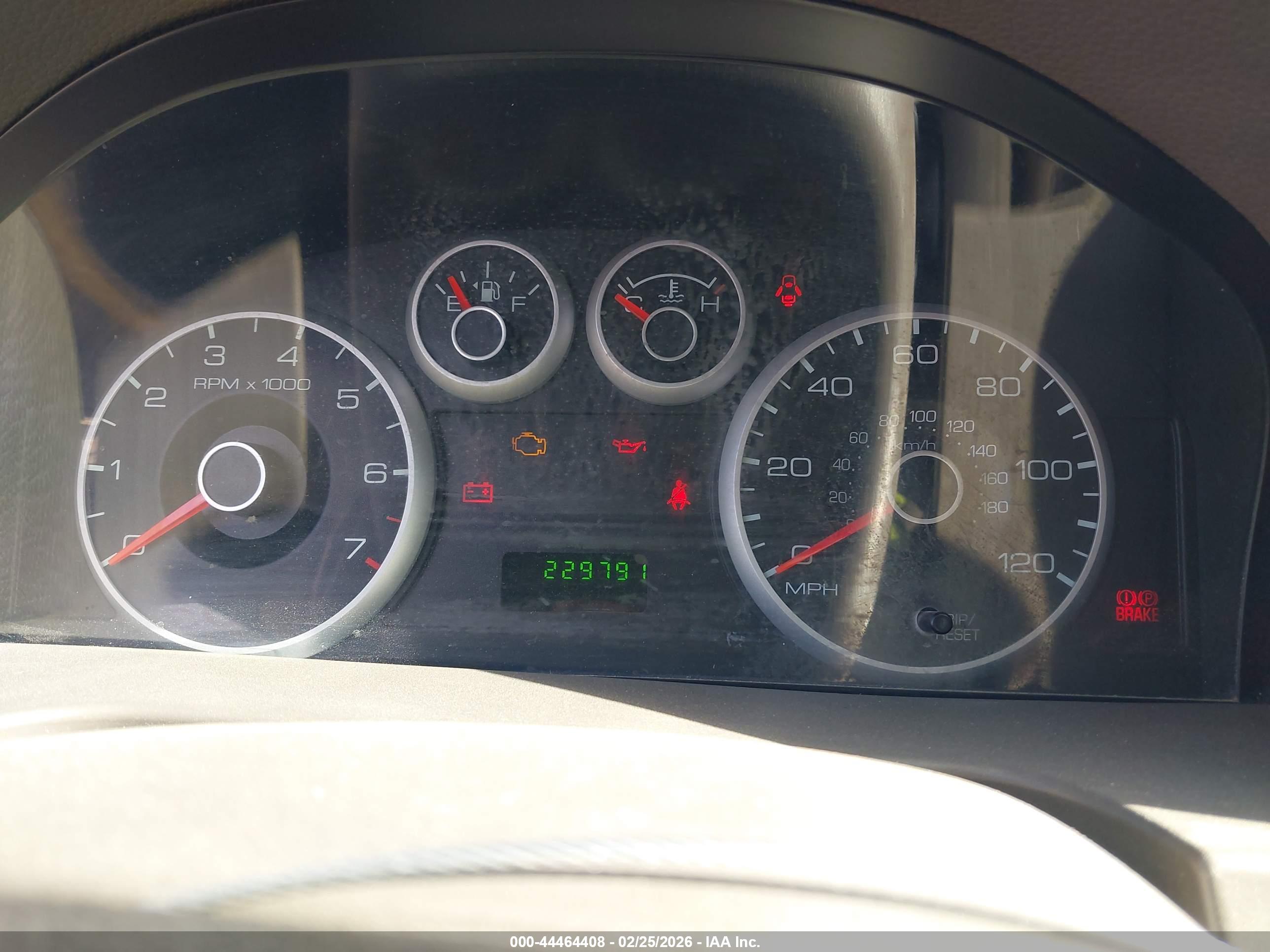 FORD FUSION image 7