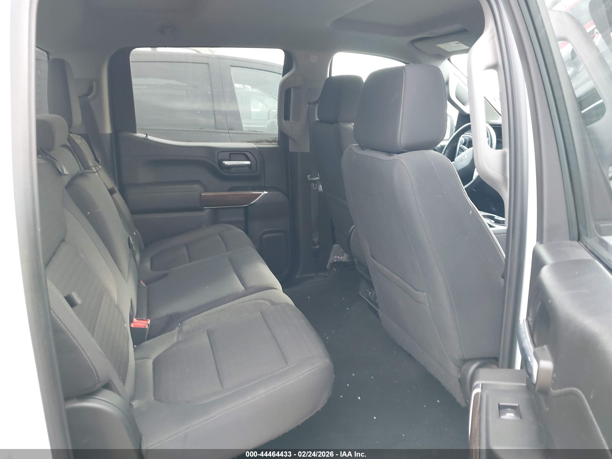 CHEVROLET SILVERADO image 8