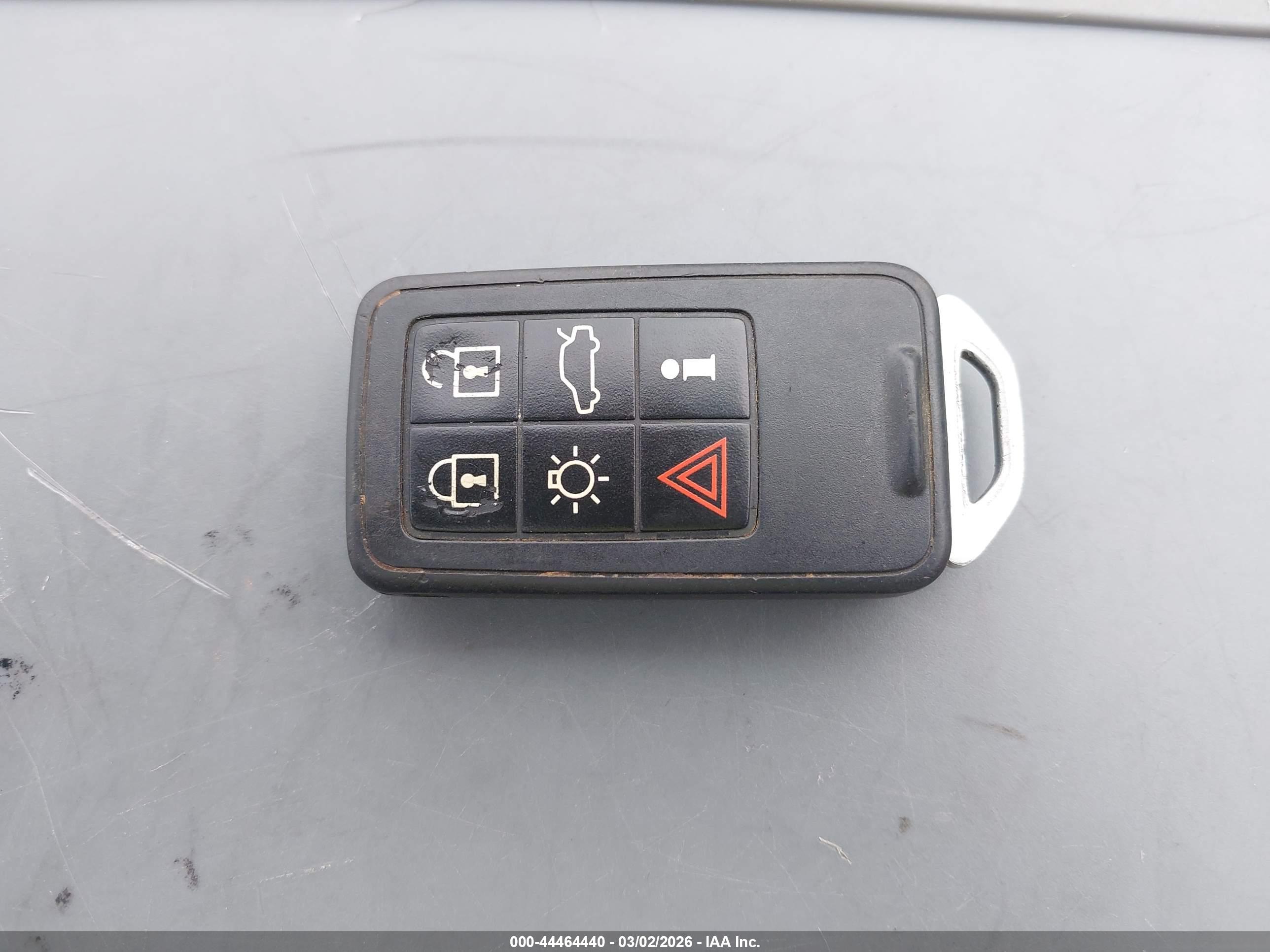 VOLVO V60 image 11