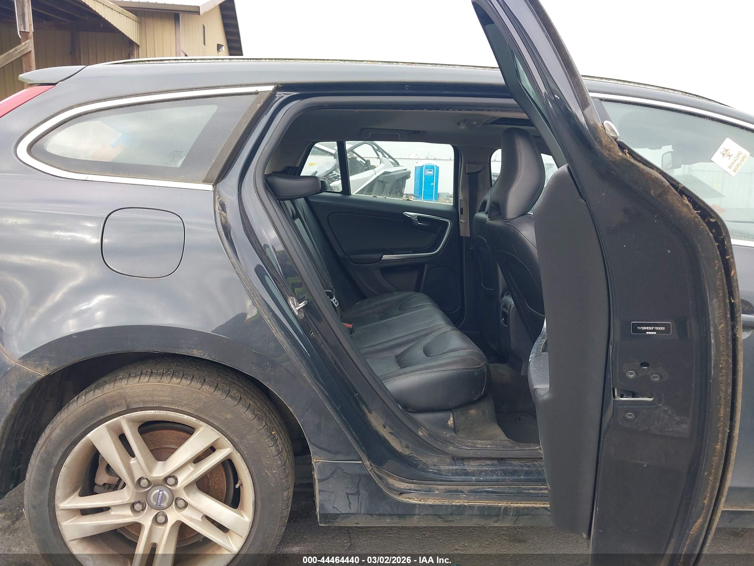 VOLVO V60 image 8