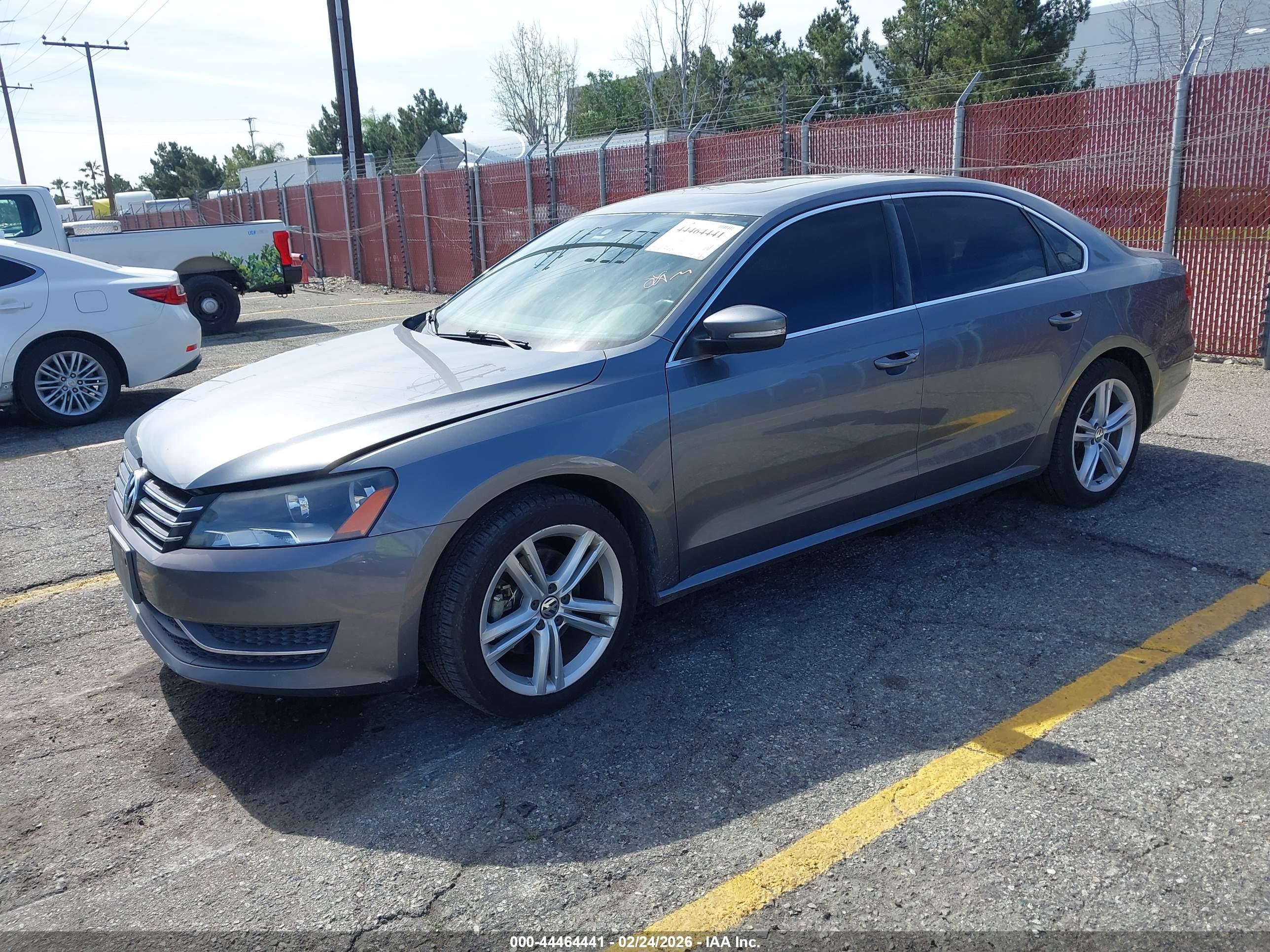 VOLKSWAGEN PASSAT image 2