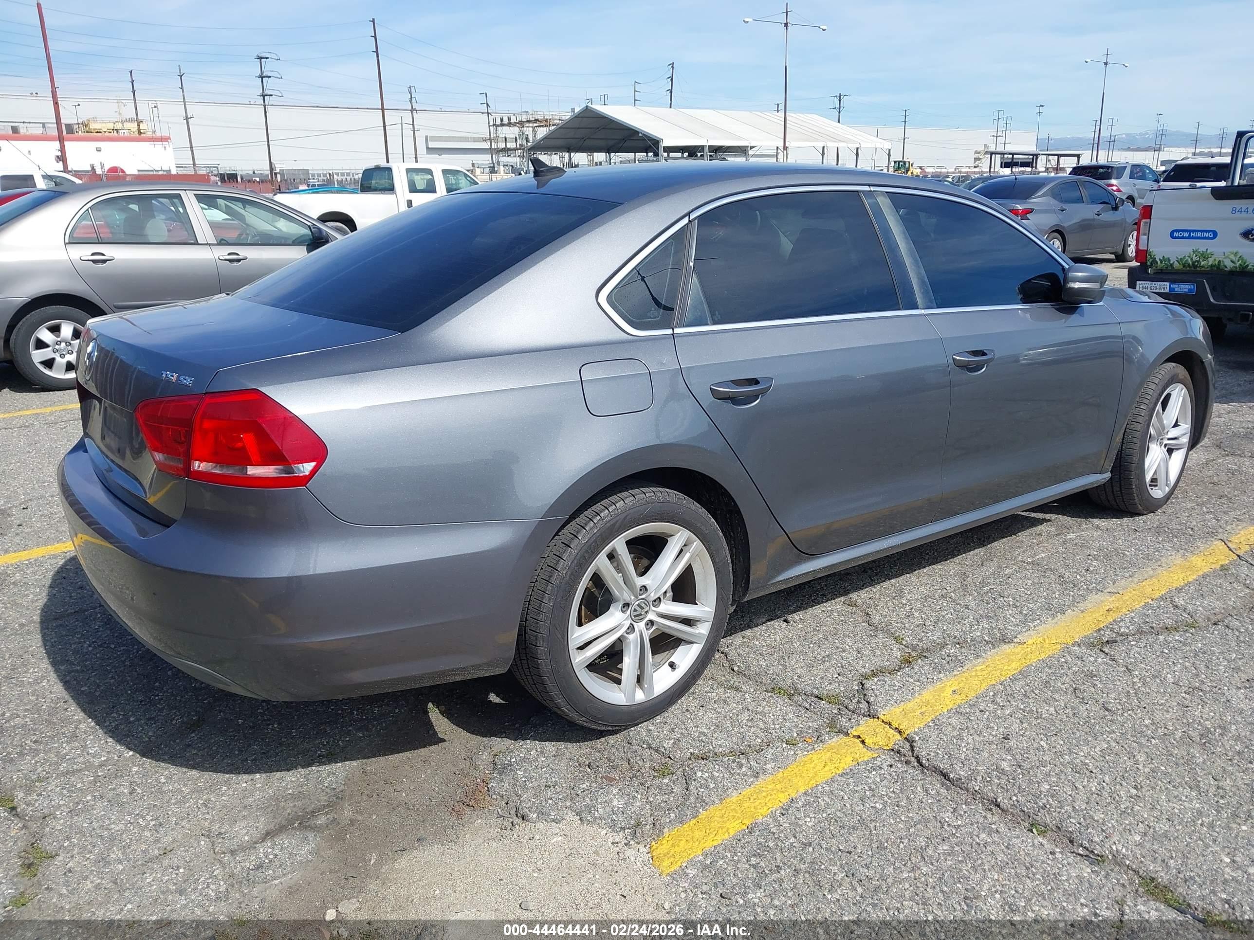VOLKSWAGEN PASSAT image 4