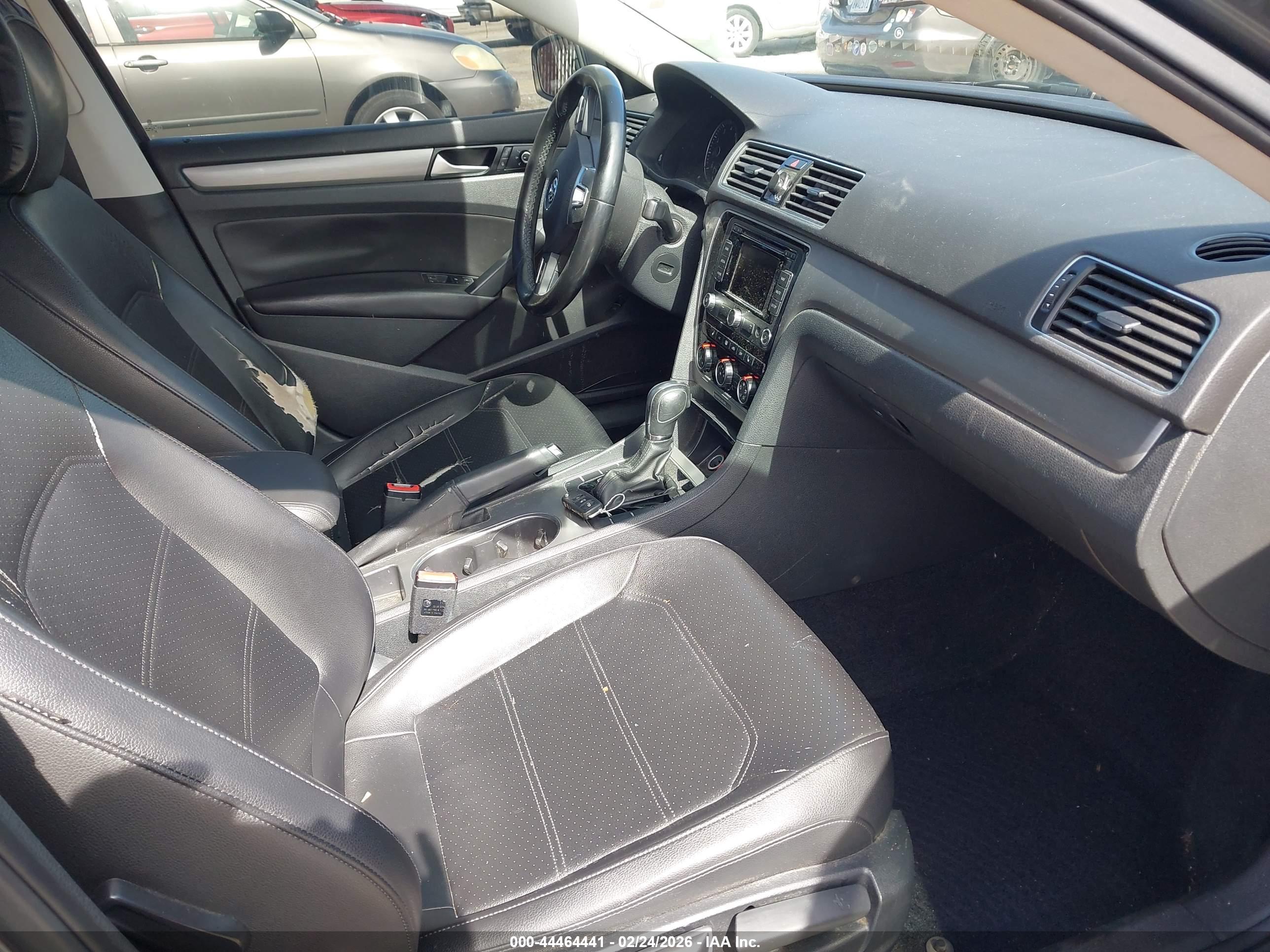 VOLKSWAGEN PASSAT image 5