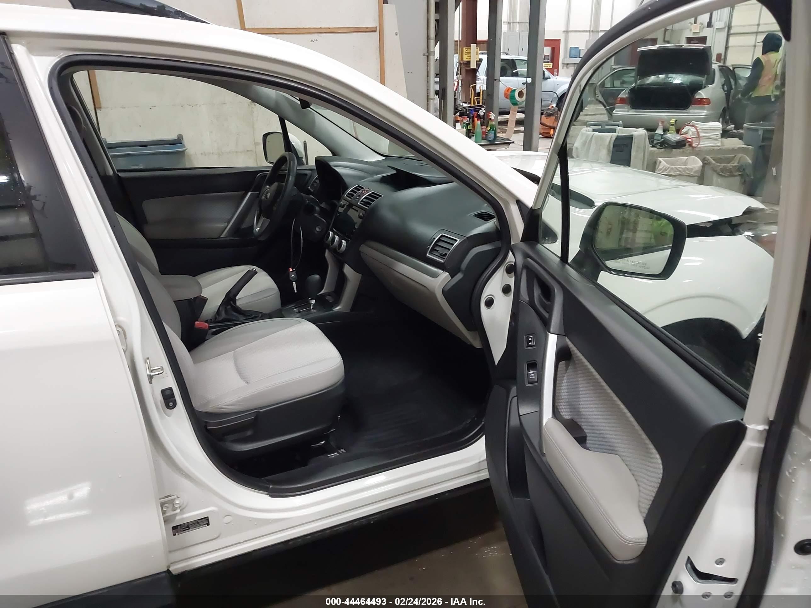 SUBARU FORESTER image 5