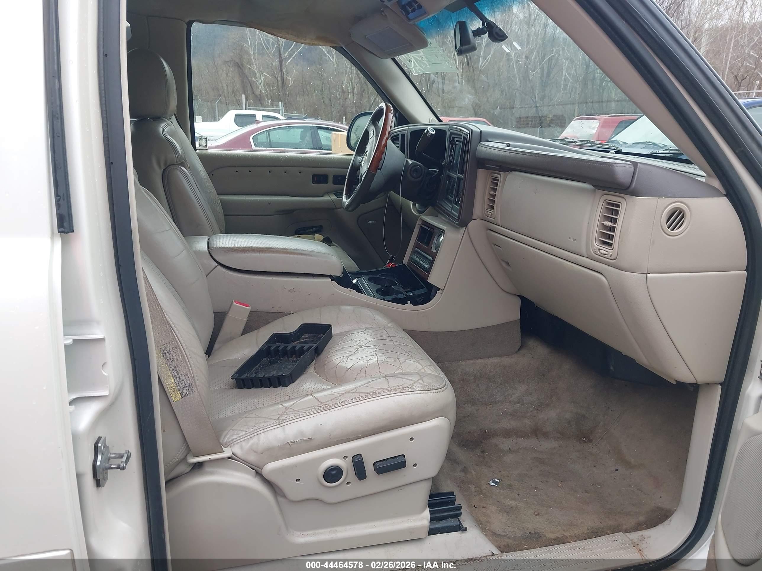 CADILLAC ESCALADE image 5