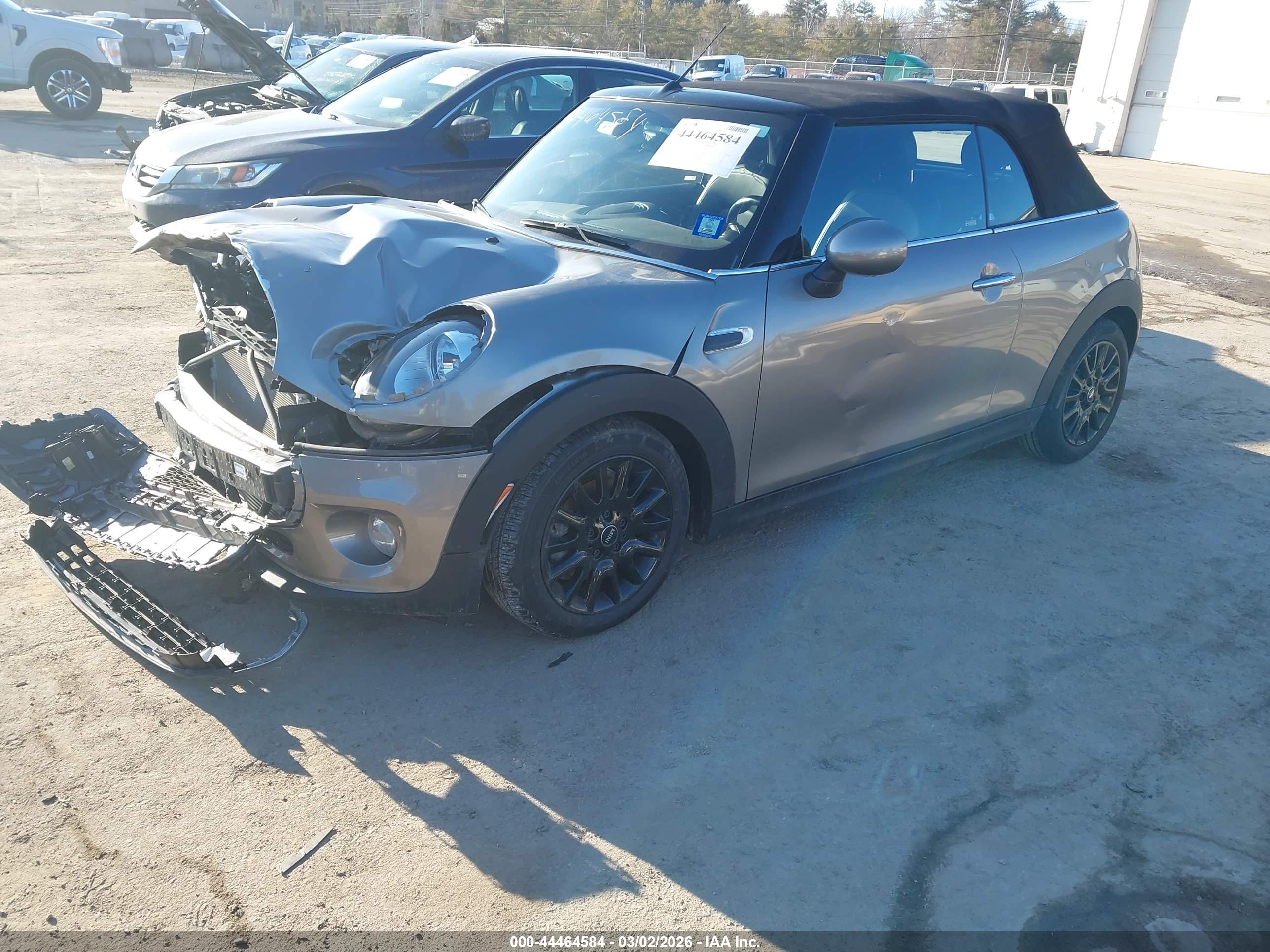 MINI CONVERTIBLE image 2