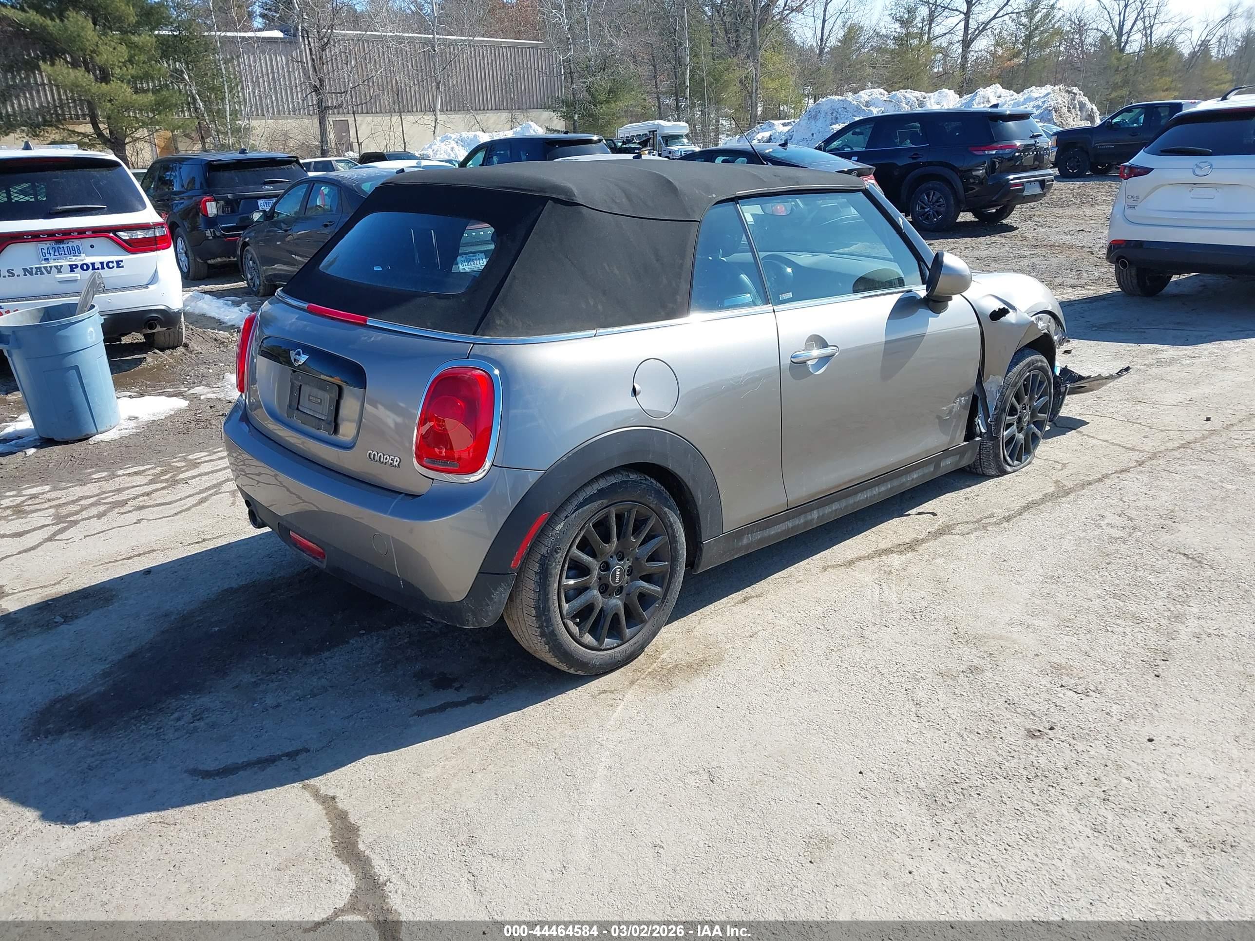 MINI CONVERTIBLE image 4