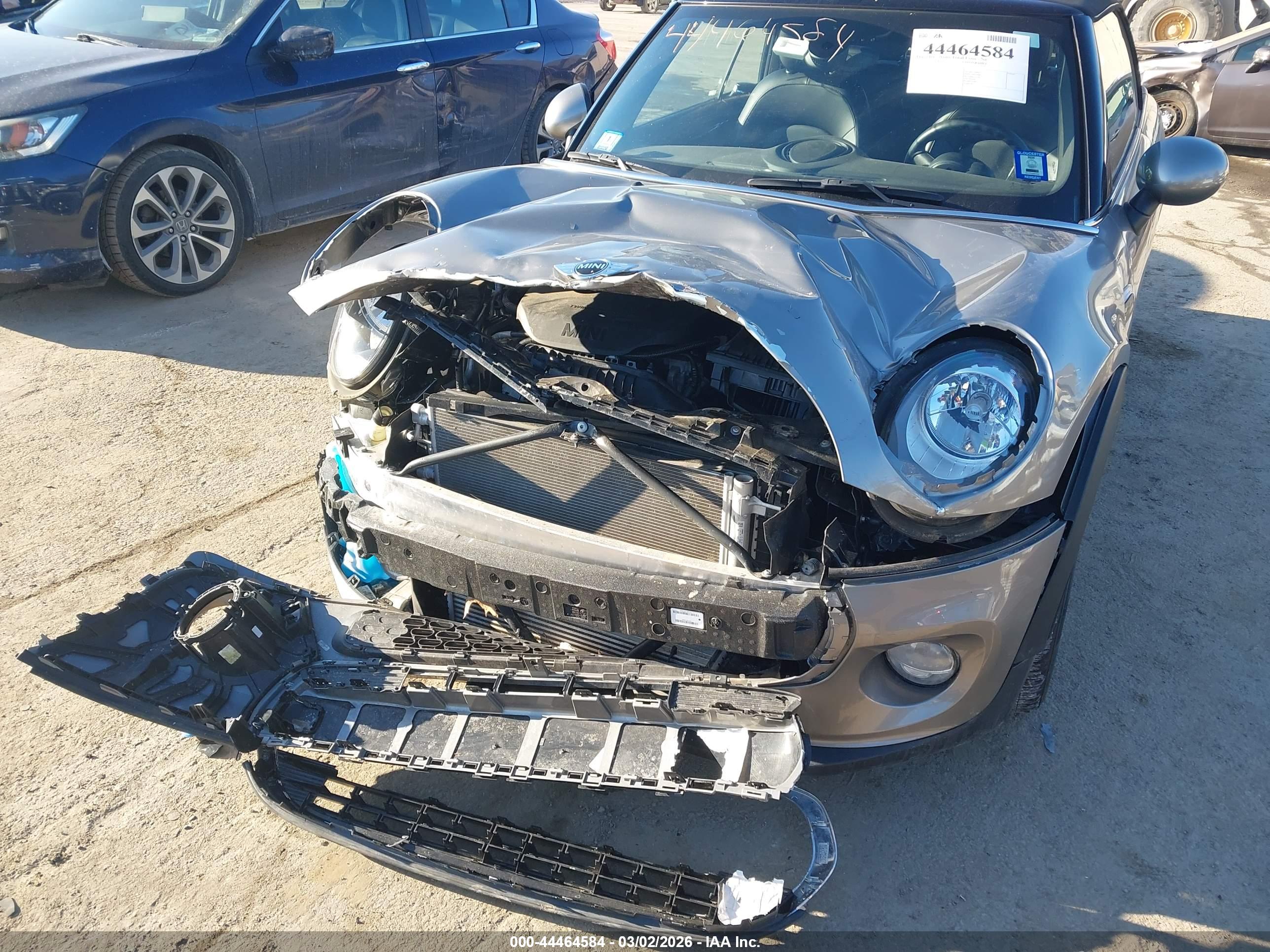 MINI CONVERTIBLE image 6