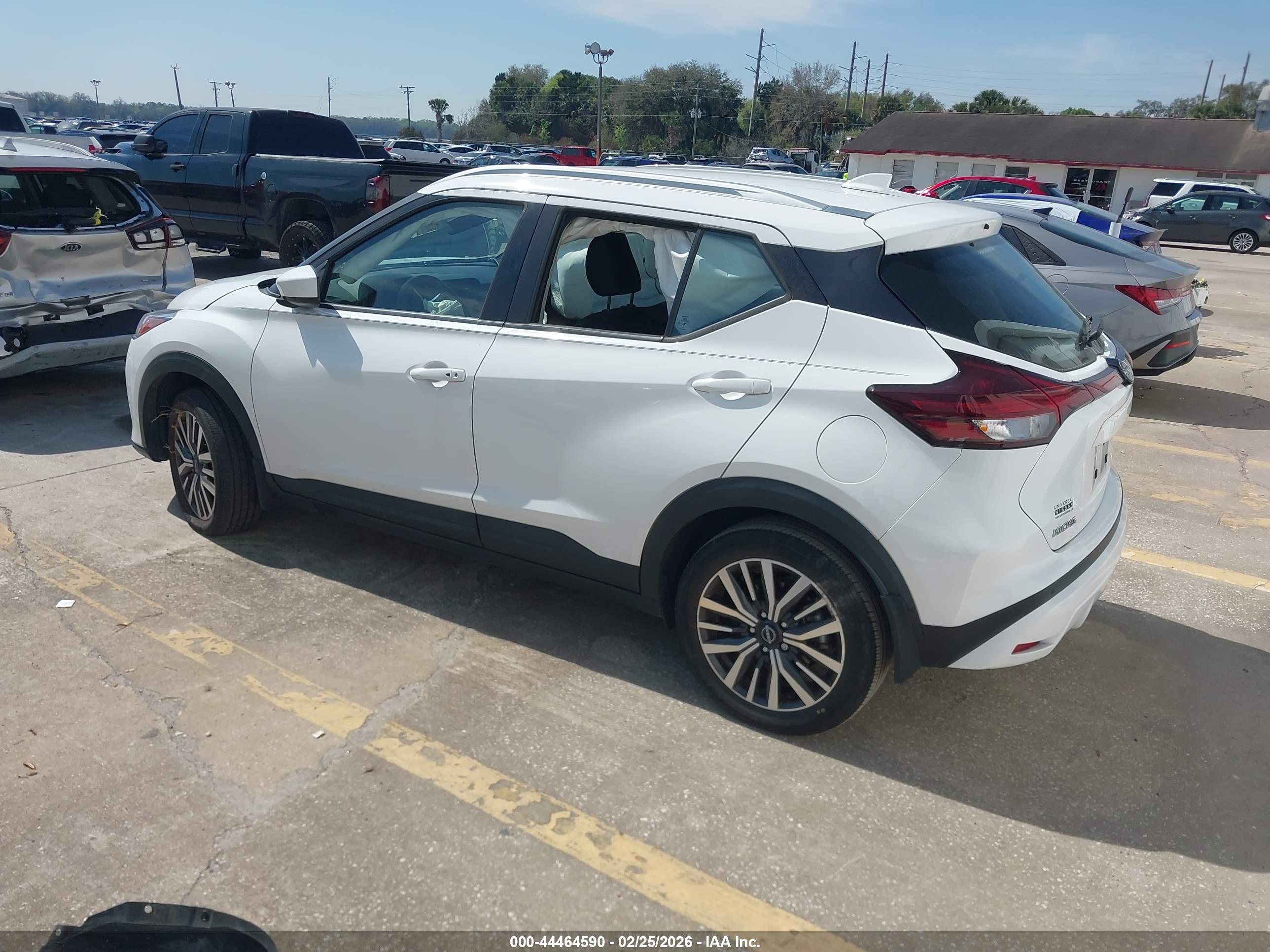 NISSAN KICKS image 3