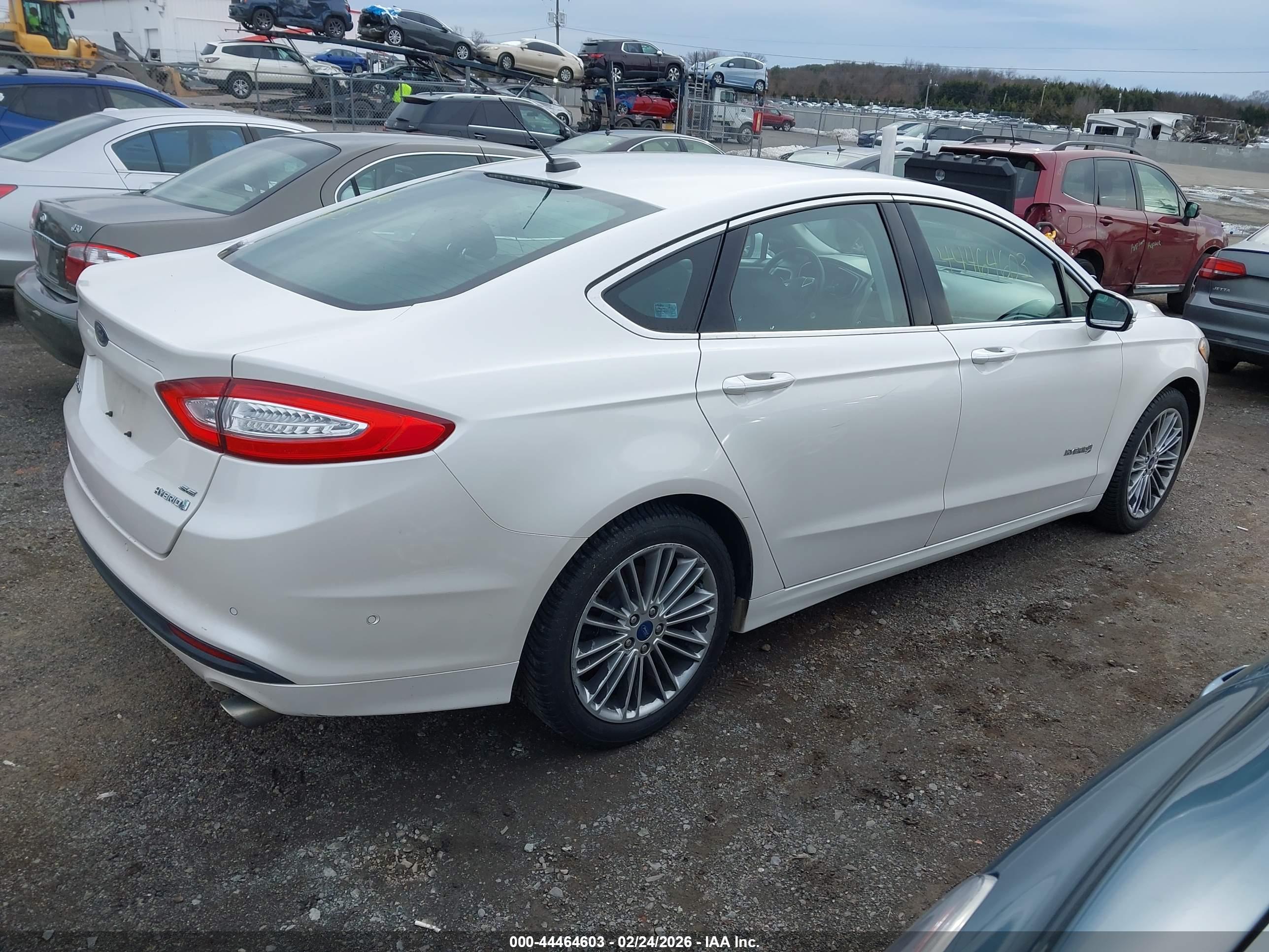 FORD FUSION image 4