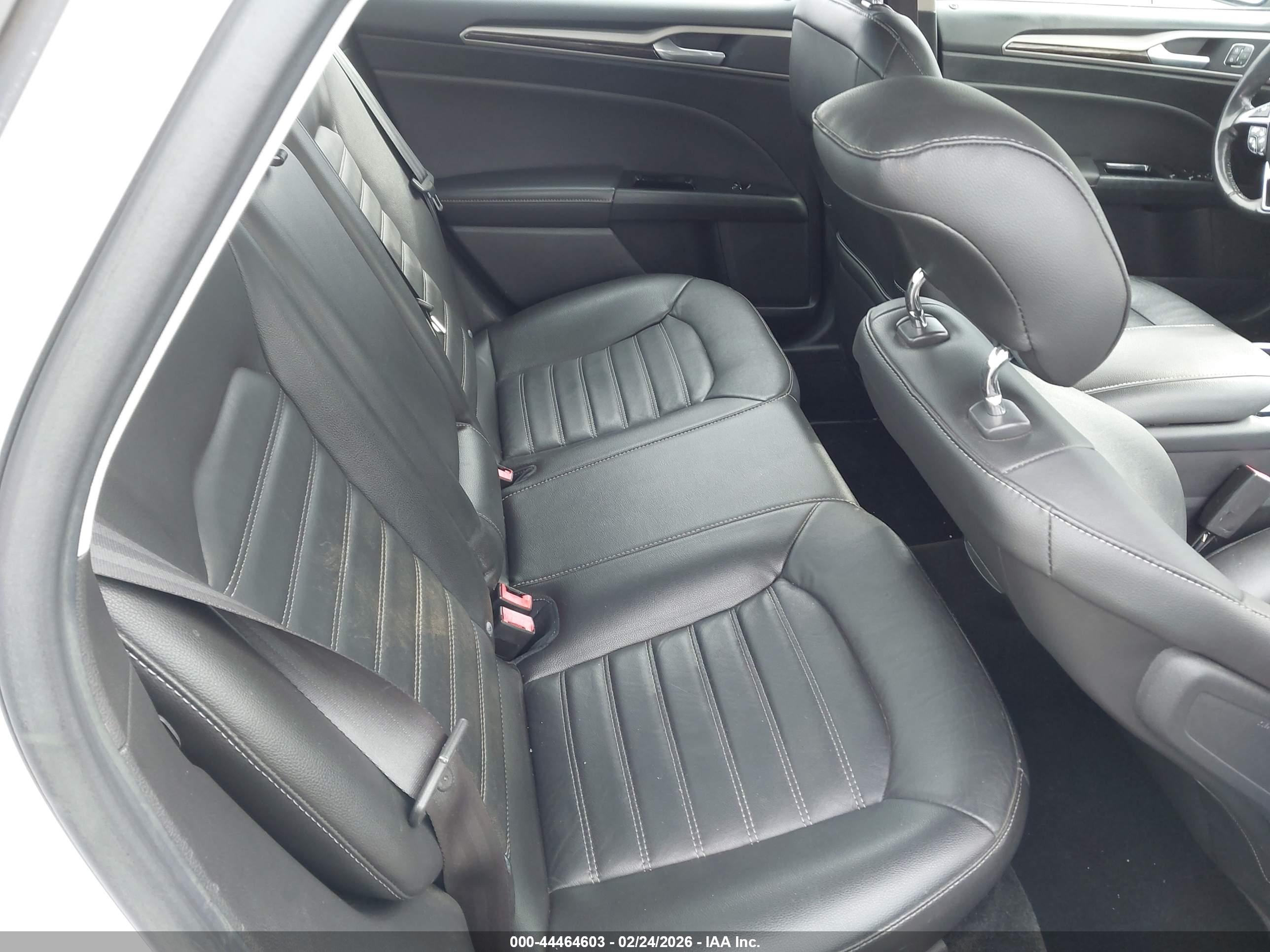 FORD FUSION image 8