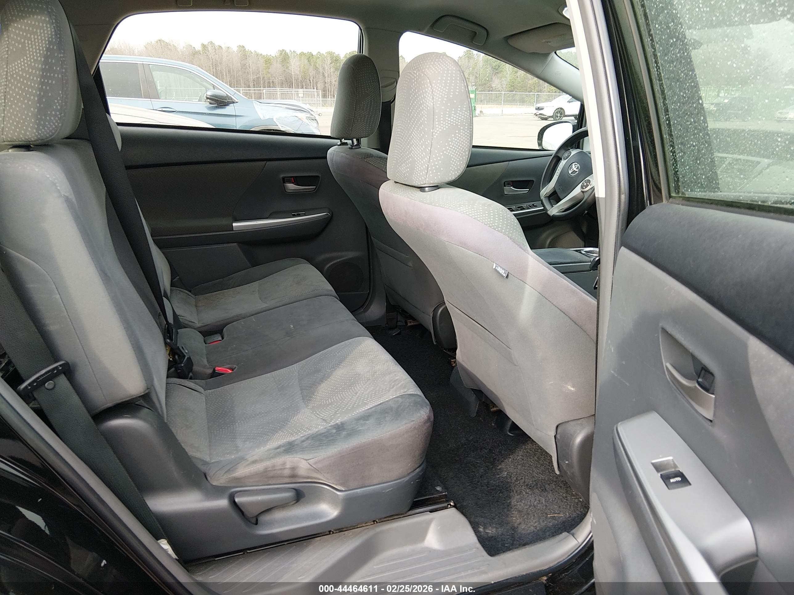TOYOTA PRIUS image 8