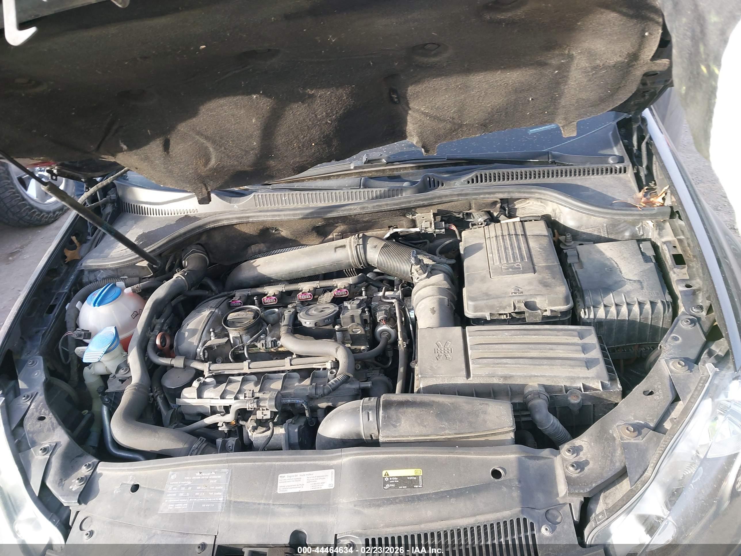 VOLKSWAGEN GTI image 10