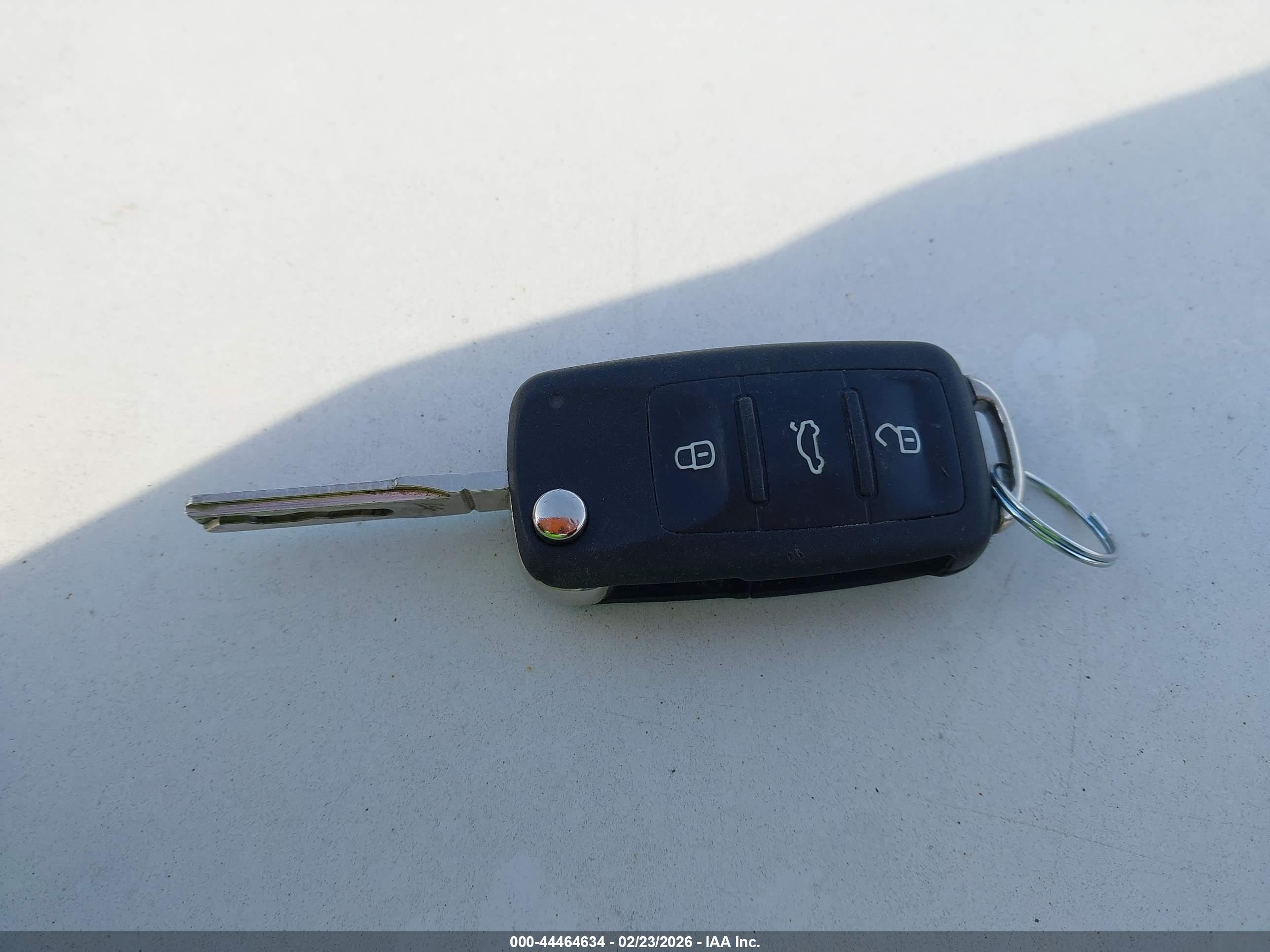 VOLKSWAGEN GTI image 11
