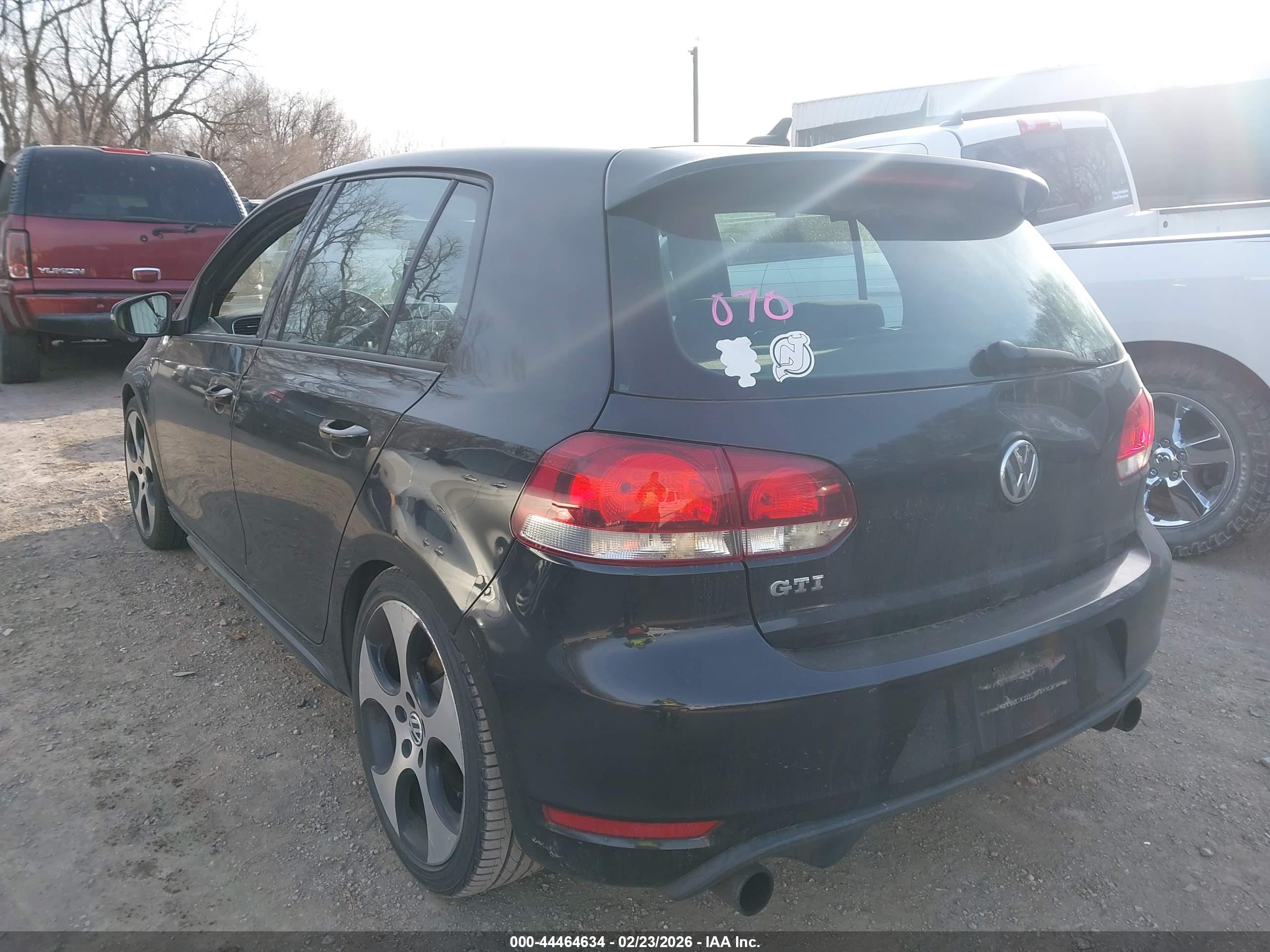 VOLKSWAGEN GTI image 3