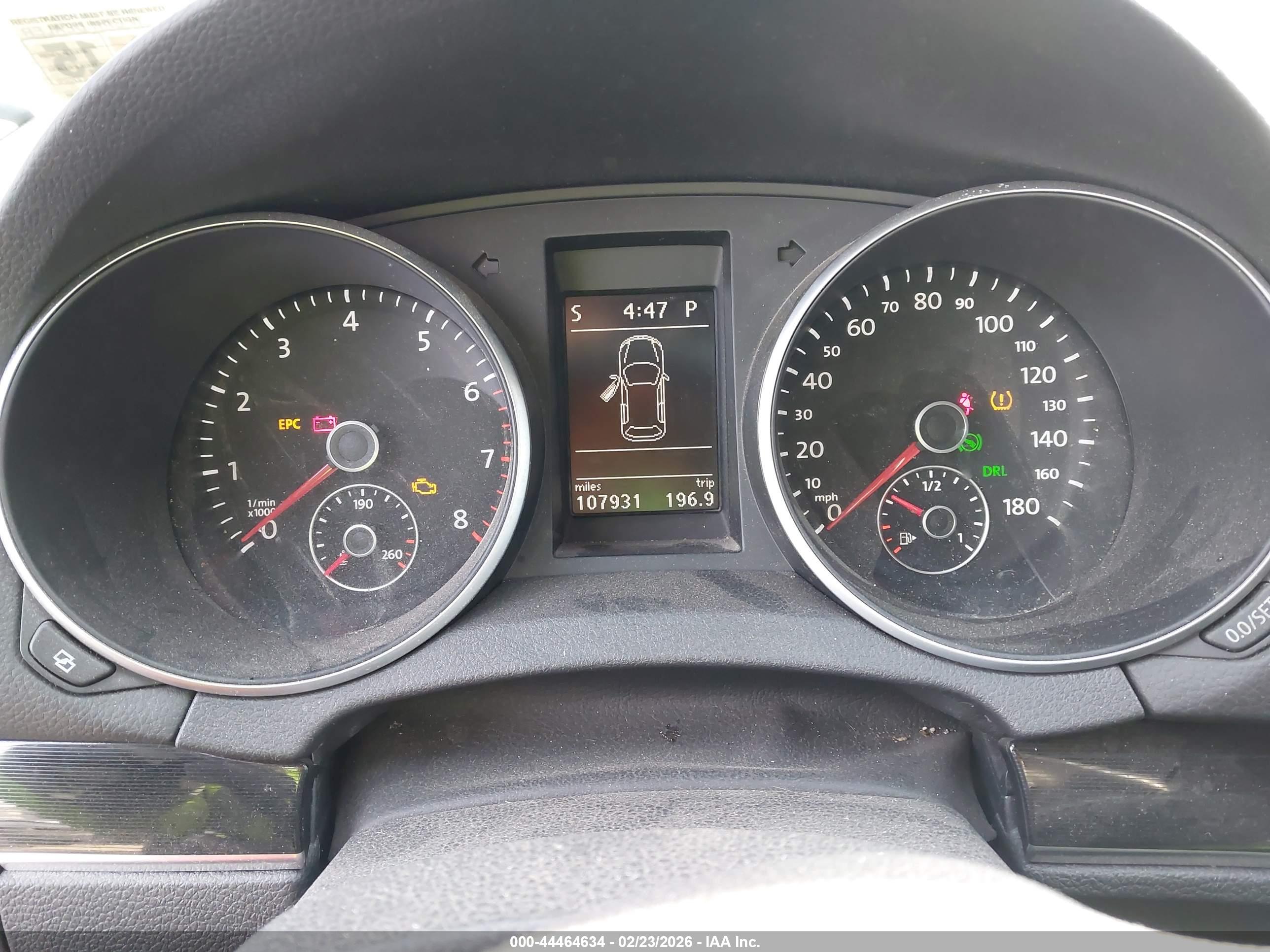 VOLKSWAGEN GTI image 7