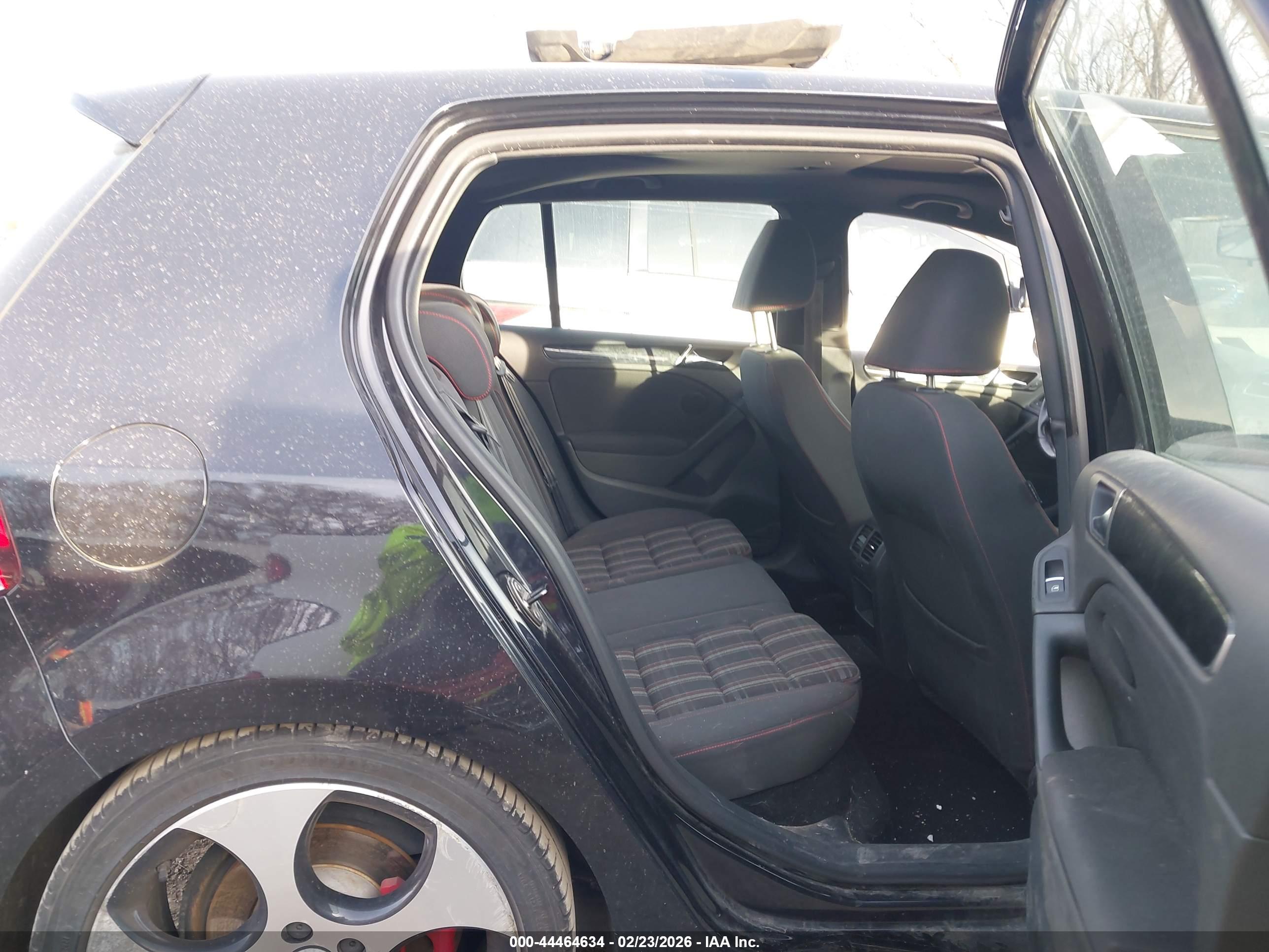 VOLKSWAGEN GTI image 8
