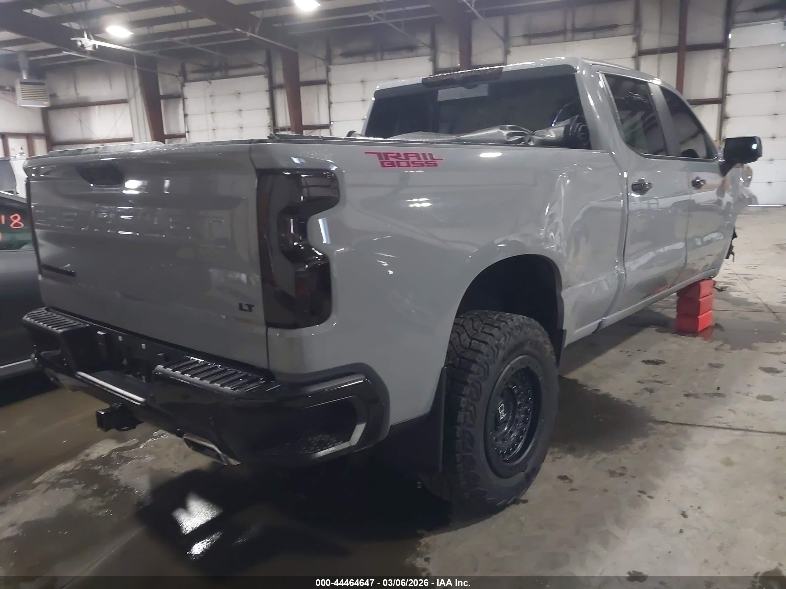 CHEVROLET SILVERADO image 4