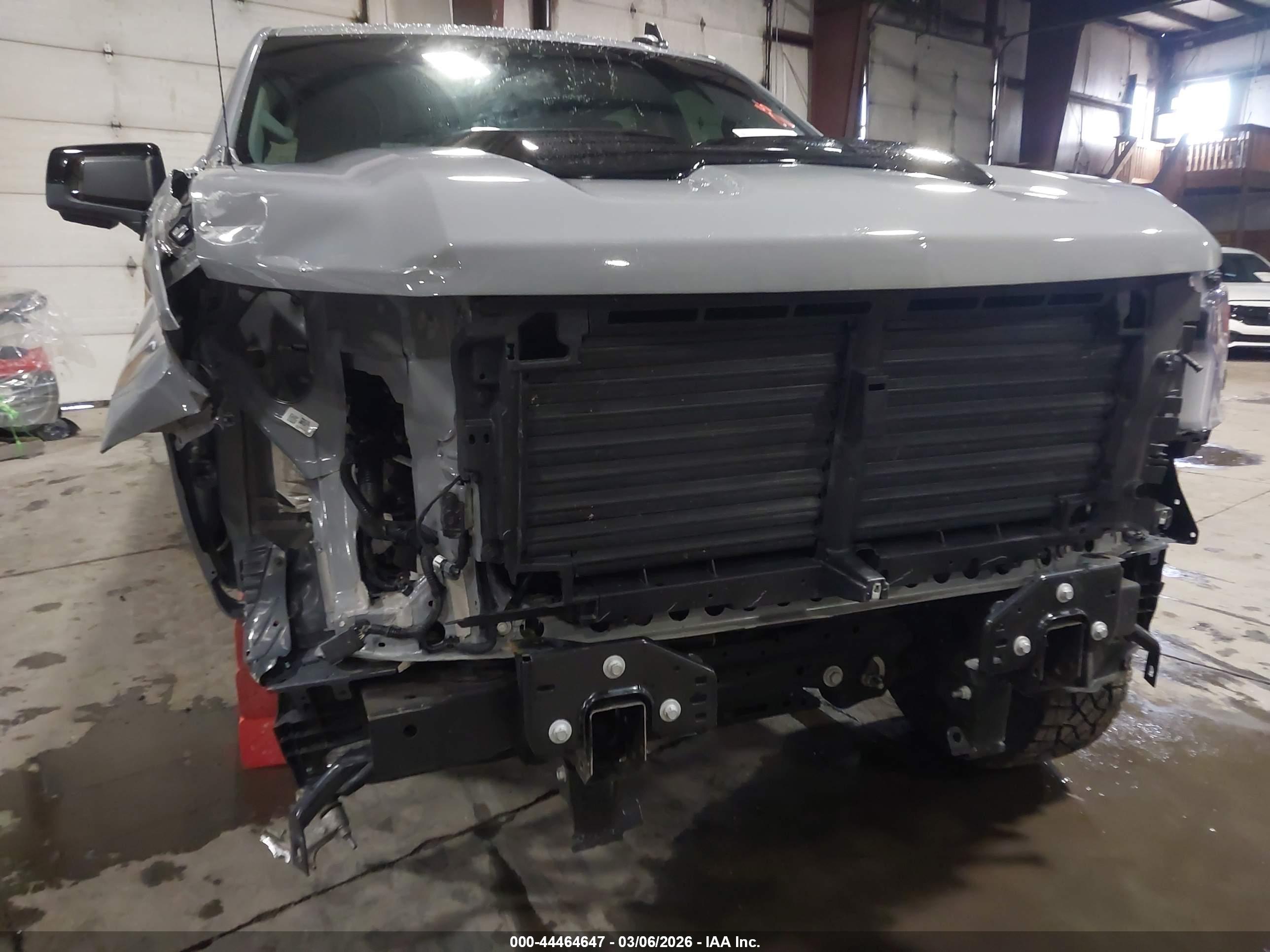 CHEVROLET SILVERADO image 6