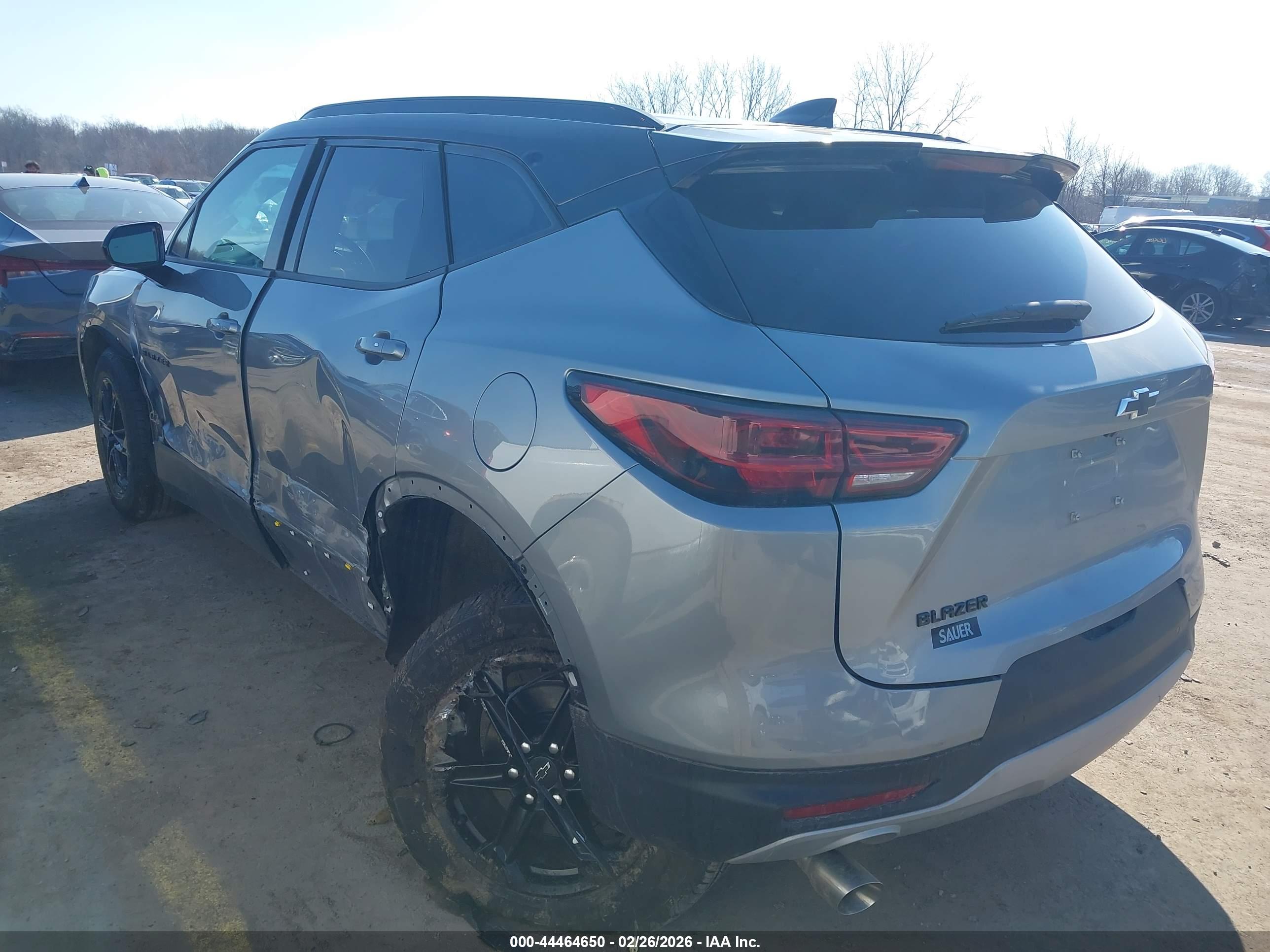 CHEVROLET BLAZER image 3