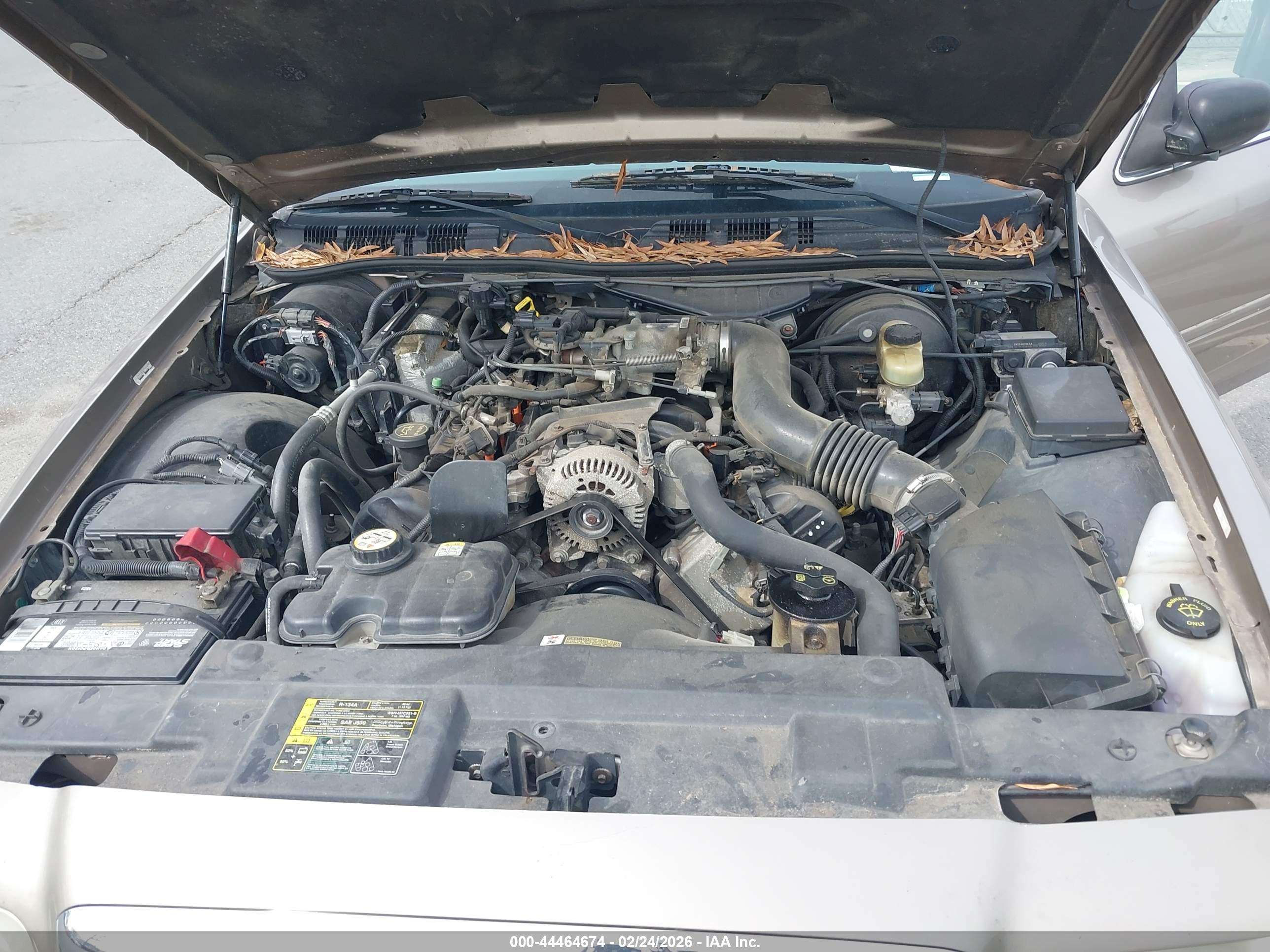 FORD CROWN image 10