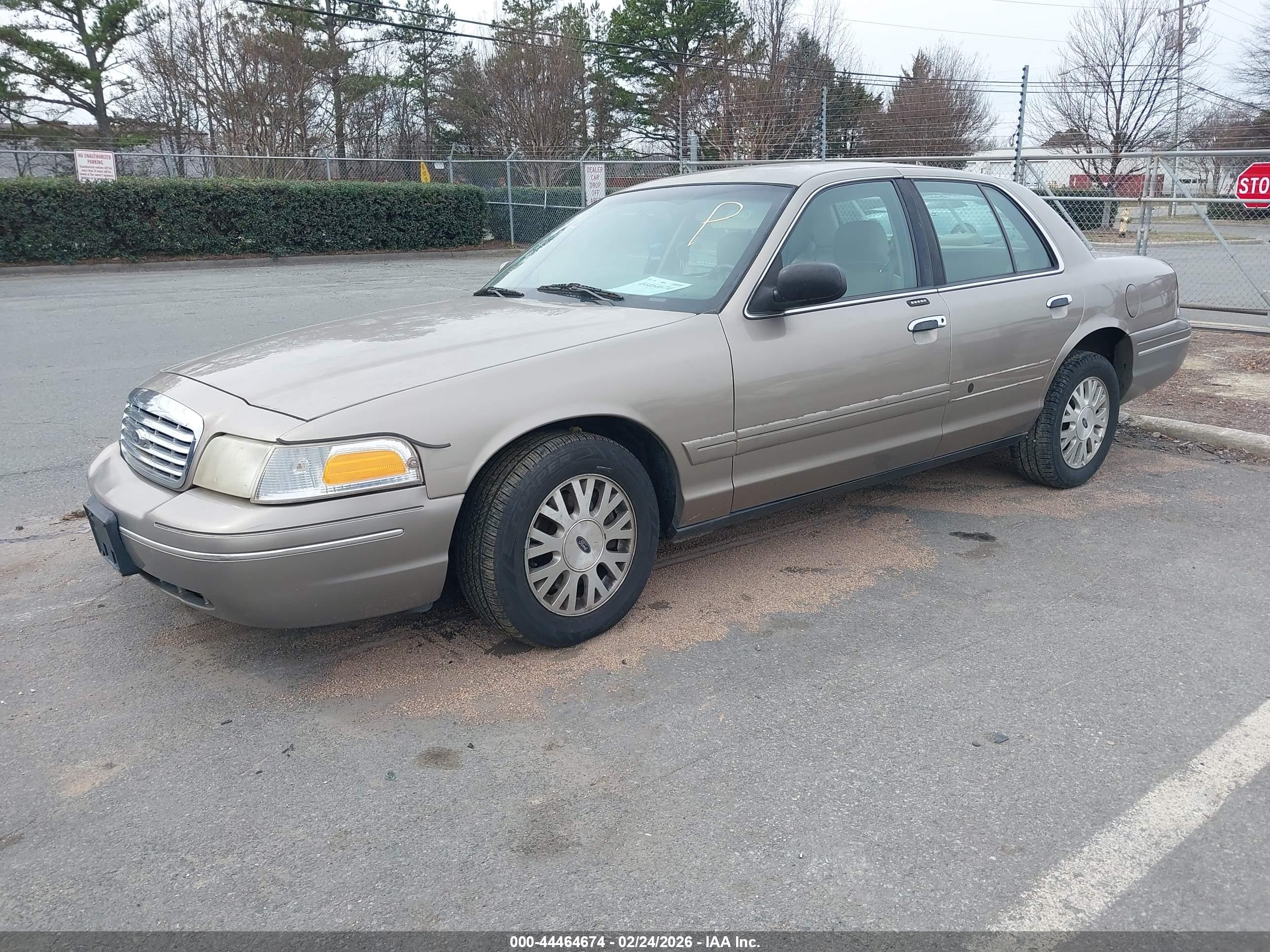 FORD CROWN image 2