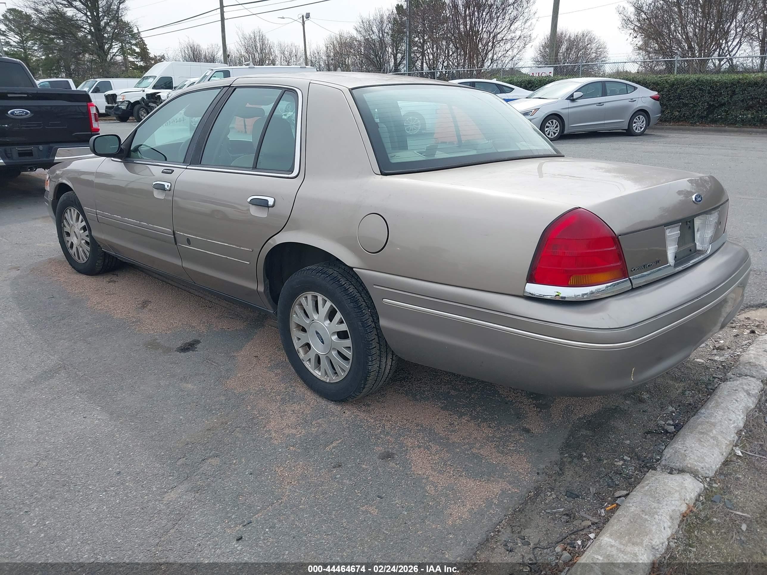 FORD CROWN image 3
